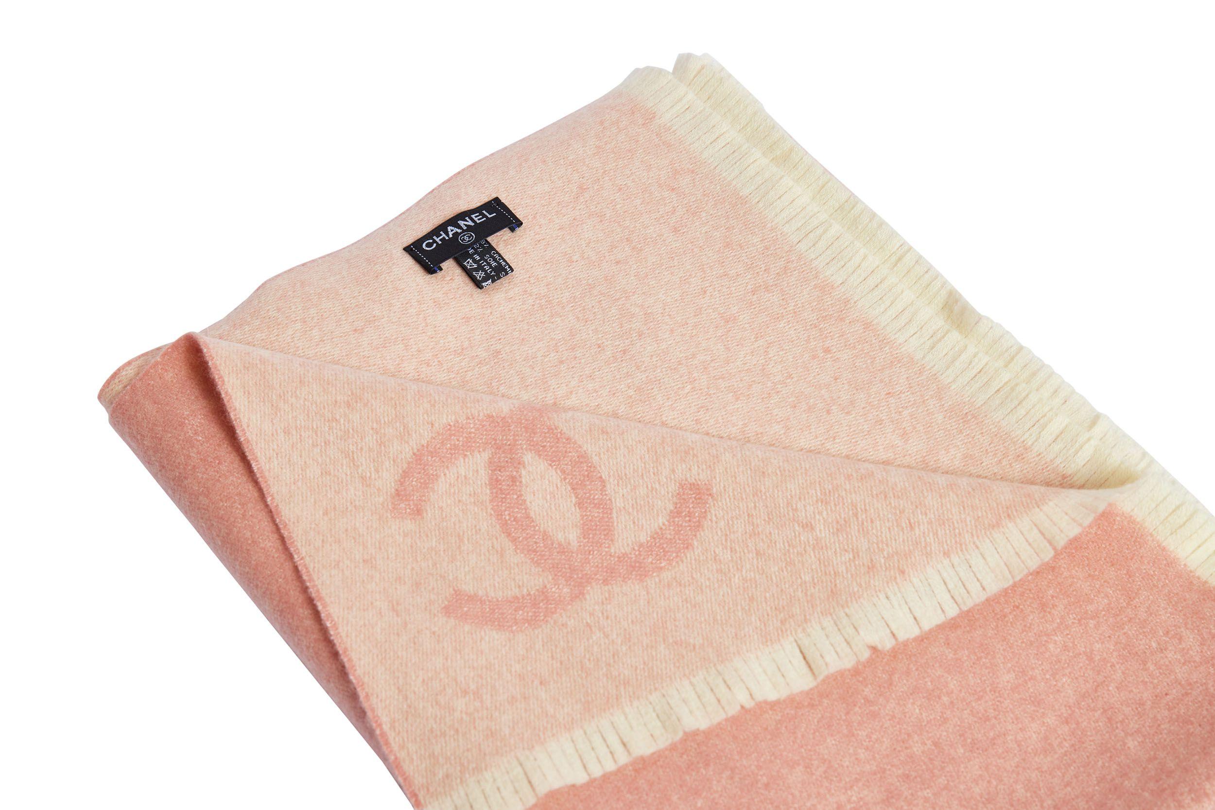 Chanel New Cashmere And Silk Pink And White Scarf In New Condition In West Hollywood, CA