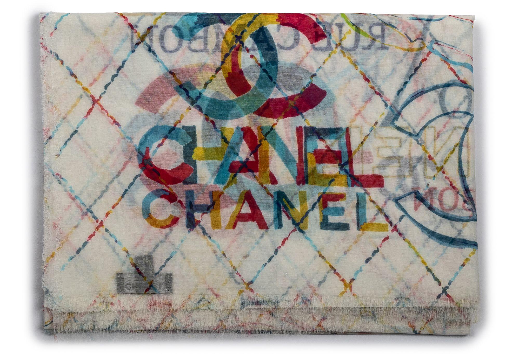Chanel Neuer Kaschmirschal mit Kamelienmuster im Angebot 1