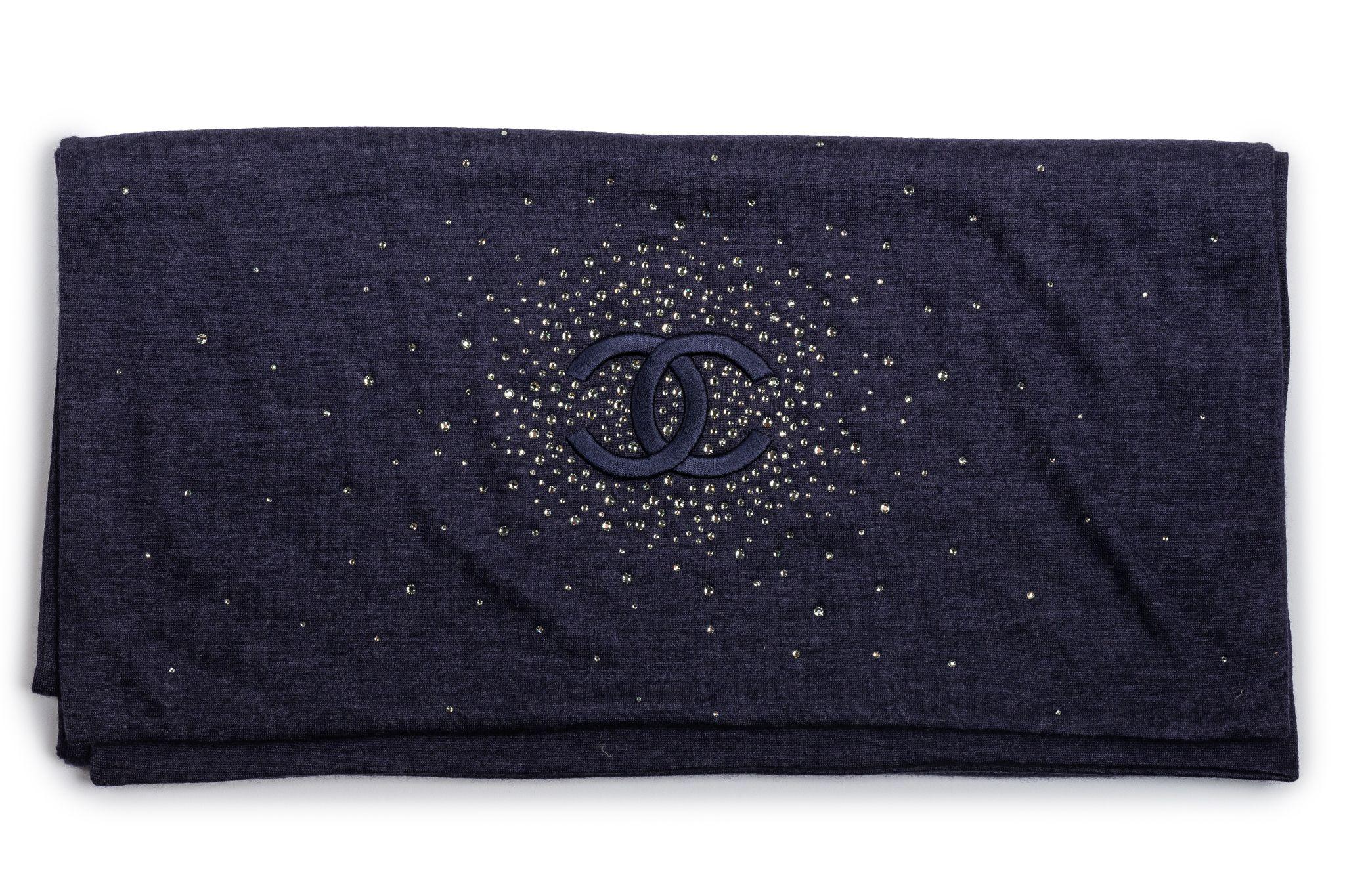 Chanel New Cashmere Navy Glitter Stole In New Condition For Sale In West Hollywood, CA