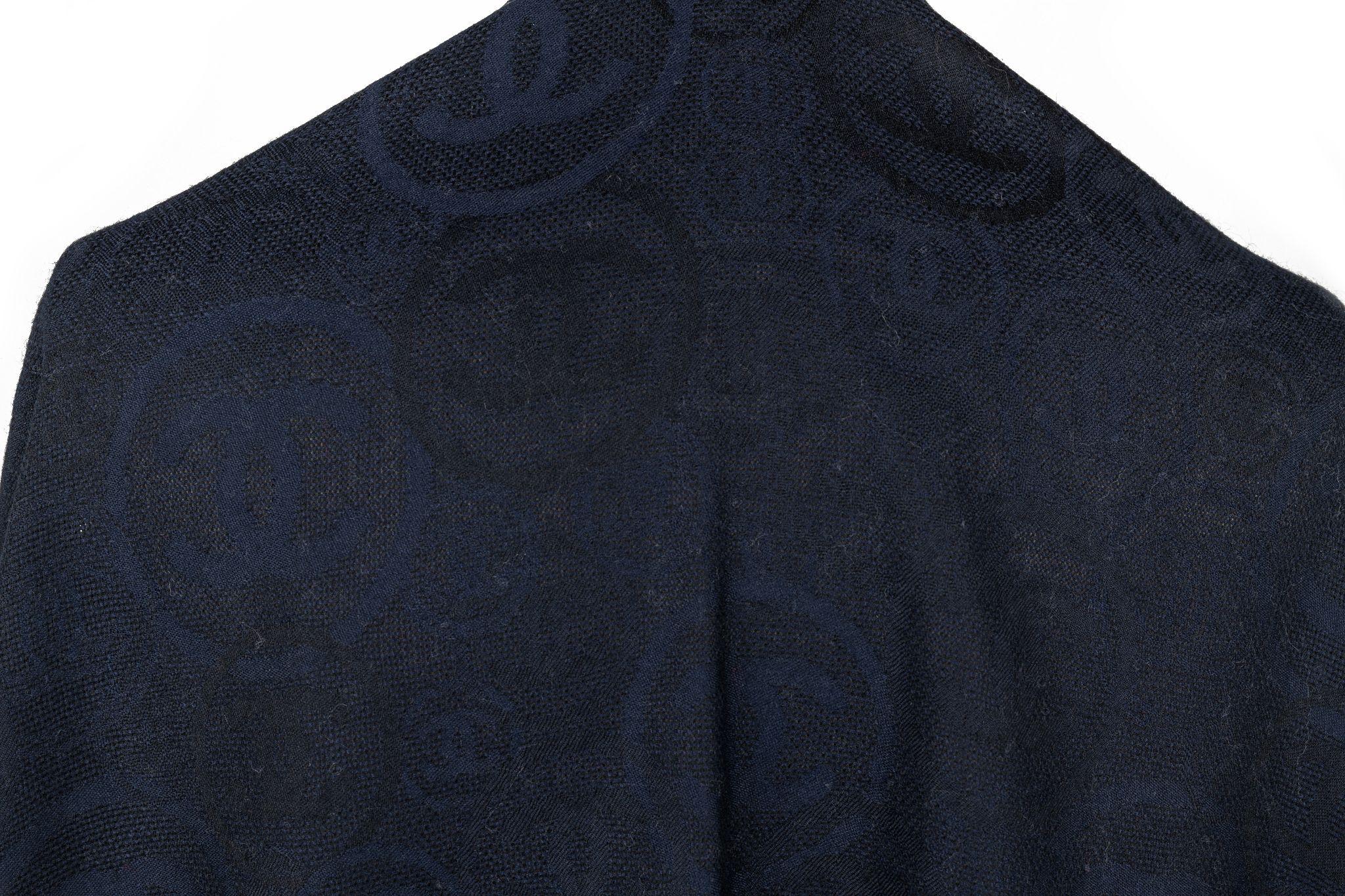 Chanel New Cashmere Navy Logo Shawl In New Condition For Sale In West Hollywood, CA