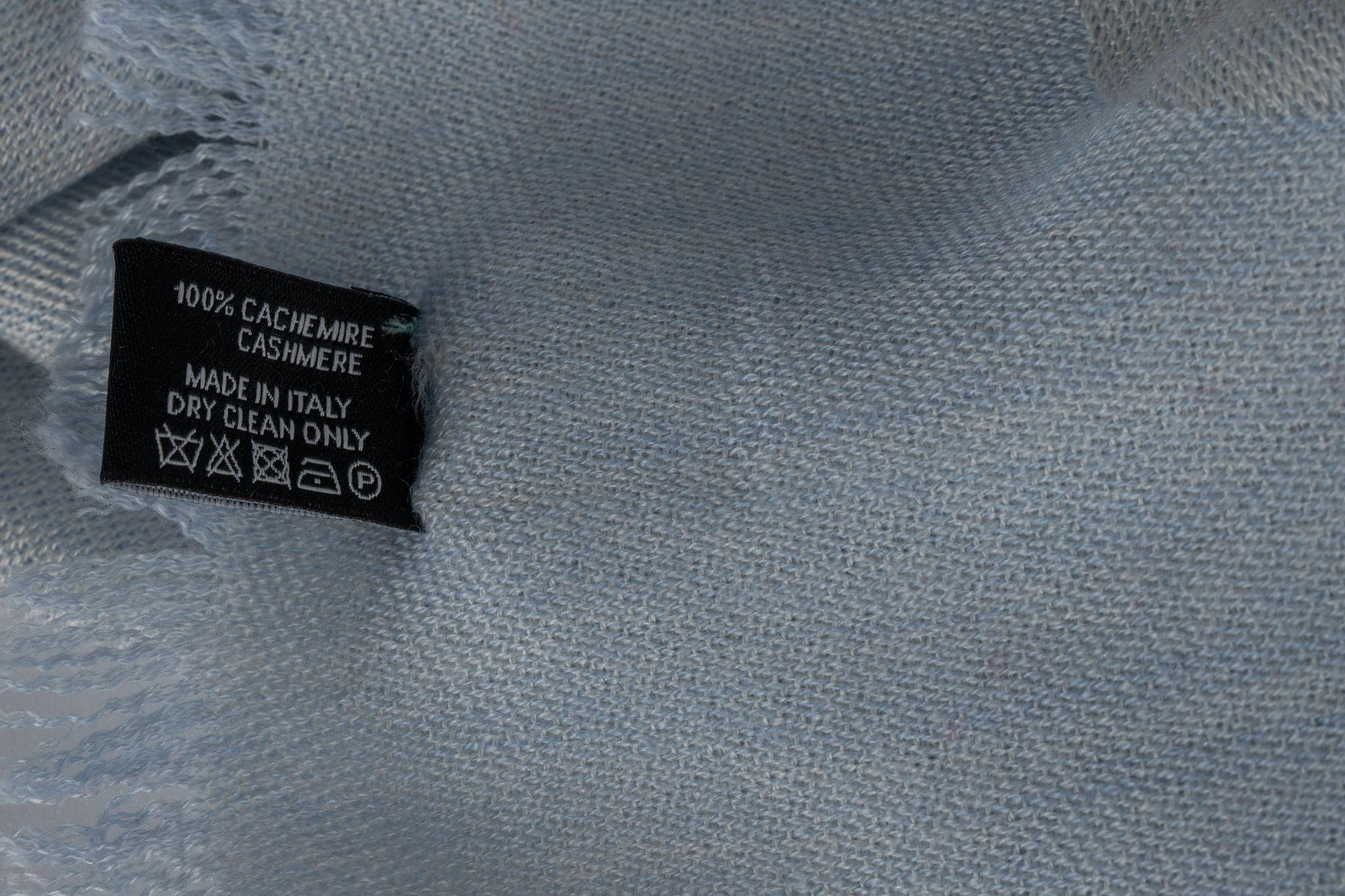 Chanel New Cashmere Shawl Celeste Excellent état - En vente à West Hollywood, CA