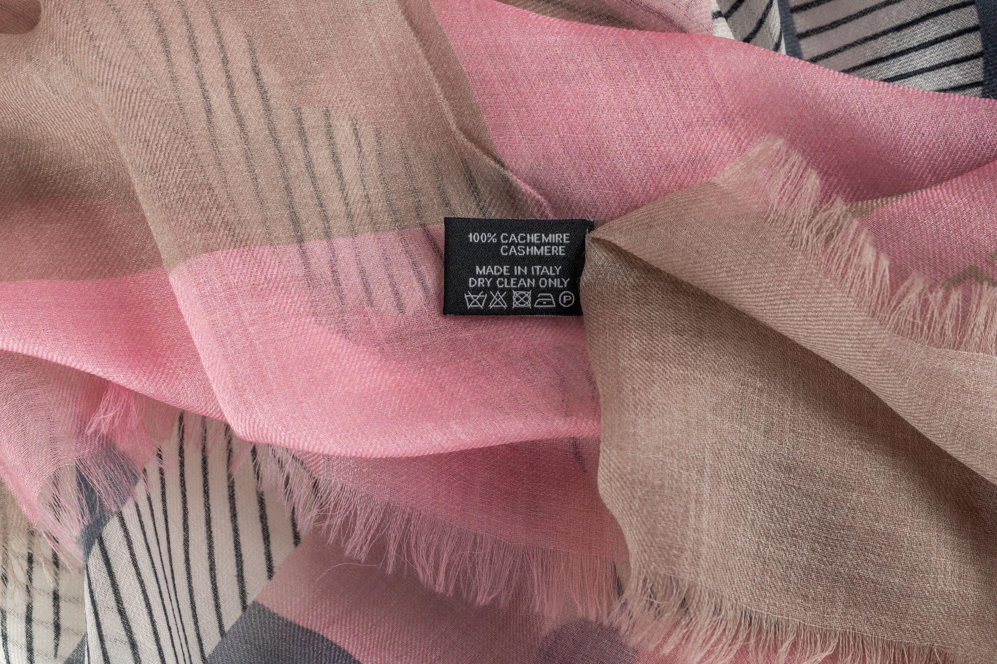Chanel New Cashmere Shawl Checkered In New Condition For Sale In West Hollywood, CA