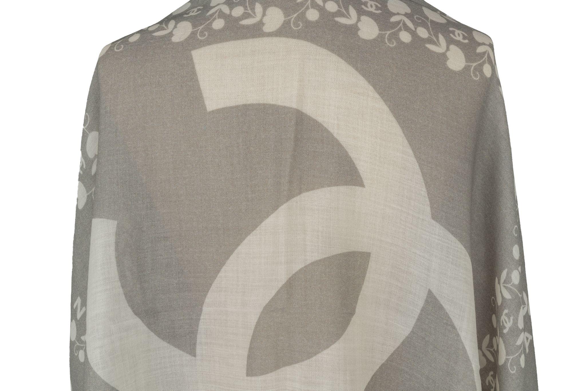 Chanel New Cashmere Shawl Grey White In New Condition For Sale In West Hollywood, CA