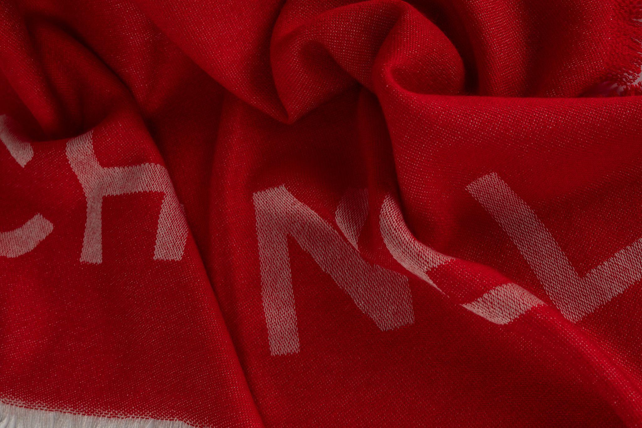 Chanel New Cashmere Shawl in Red In Excellent Condition For Sale In West Hollywood, CA