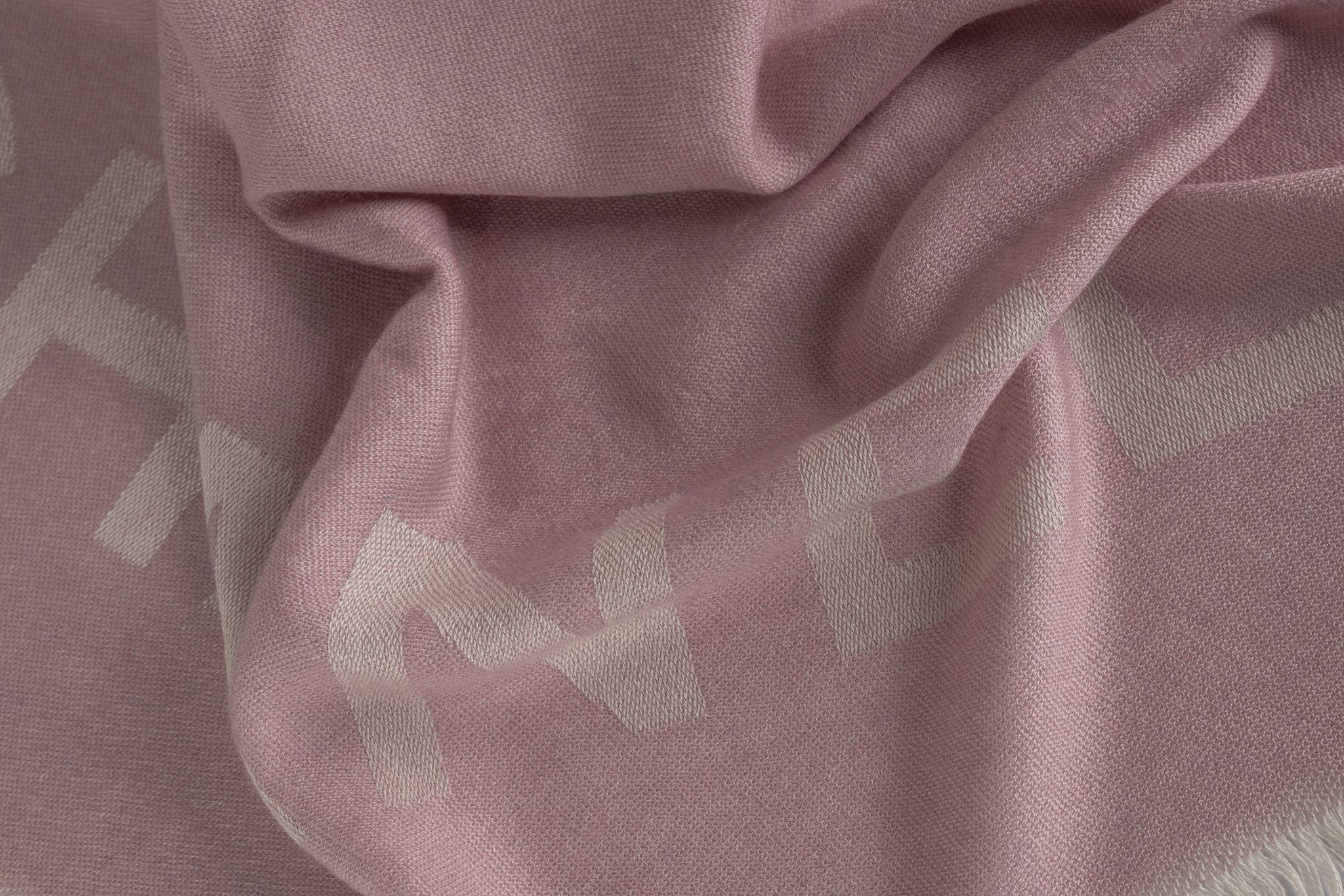 Women's Chanel New Cashmere Shawl in Rosé For Sale