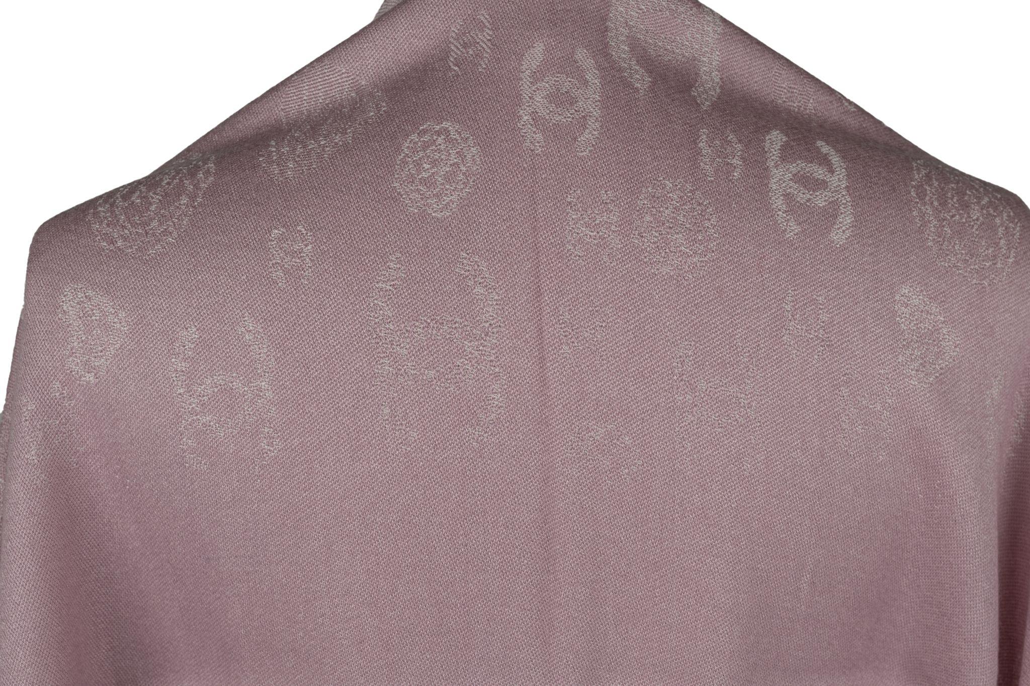 Chanel New Cashmere Shawl Pink In New Condition For Sale In West Hollywood, CA