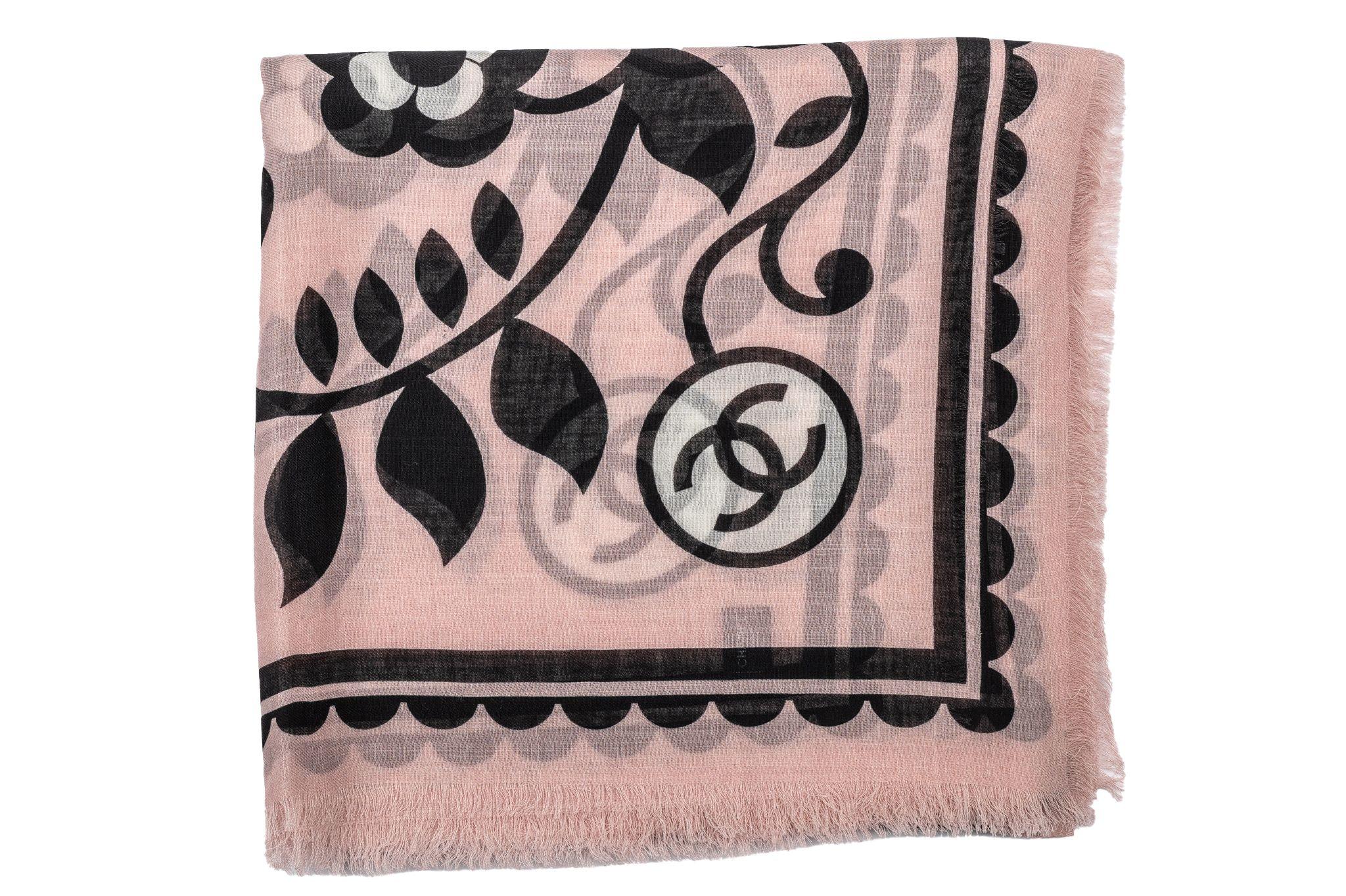 Women's Chanel New Cashmere Shawl Rosé For Sale