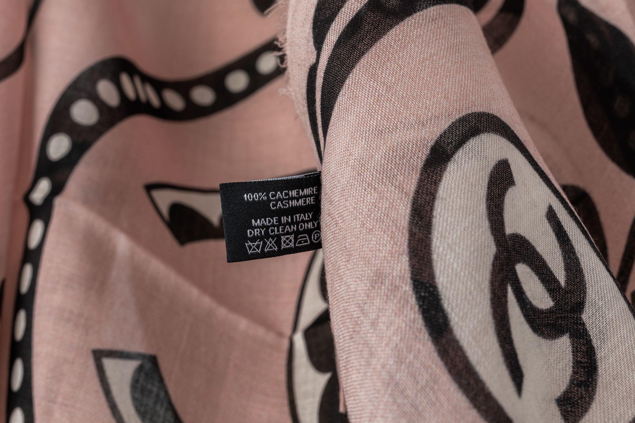 Chanel New Cashmere Shawl Rosé For Sale 2