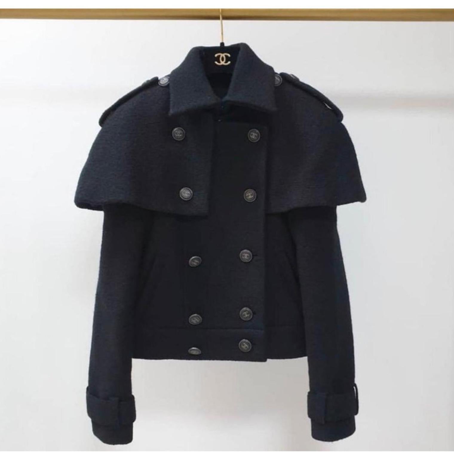 Chanel New CC Knöpfe Schwarz Tweed Jacke im Zustand „Neu“ im Angebot in Dubai, AE