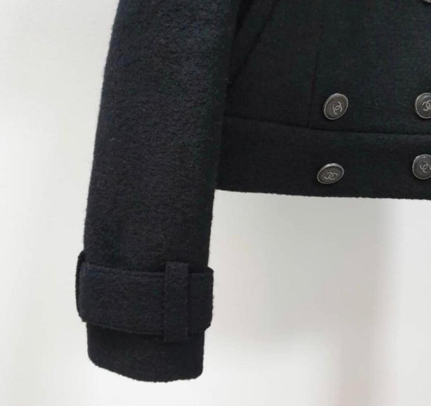 Chanel New CC Knöpfe Schwarz Tweed Jacke für Damen oder Herren im Angebot