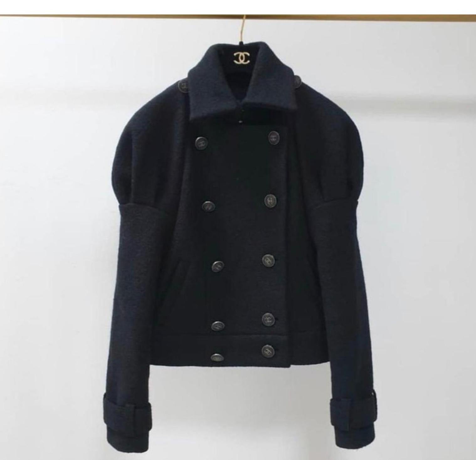 Chanel New CC Knöpfe Schwarz Tweed Jacke im Angebot 1