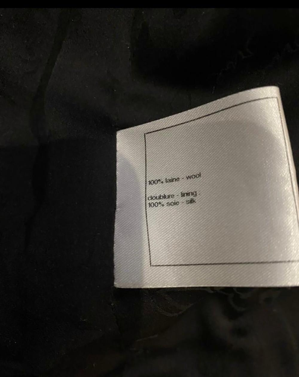 Chanel New CC Knöpfe Schwarz Tweed Jacke im Angebot 4