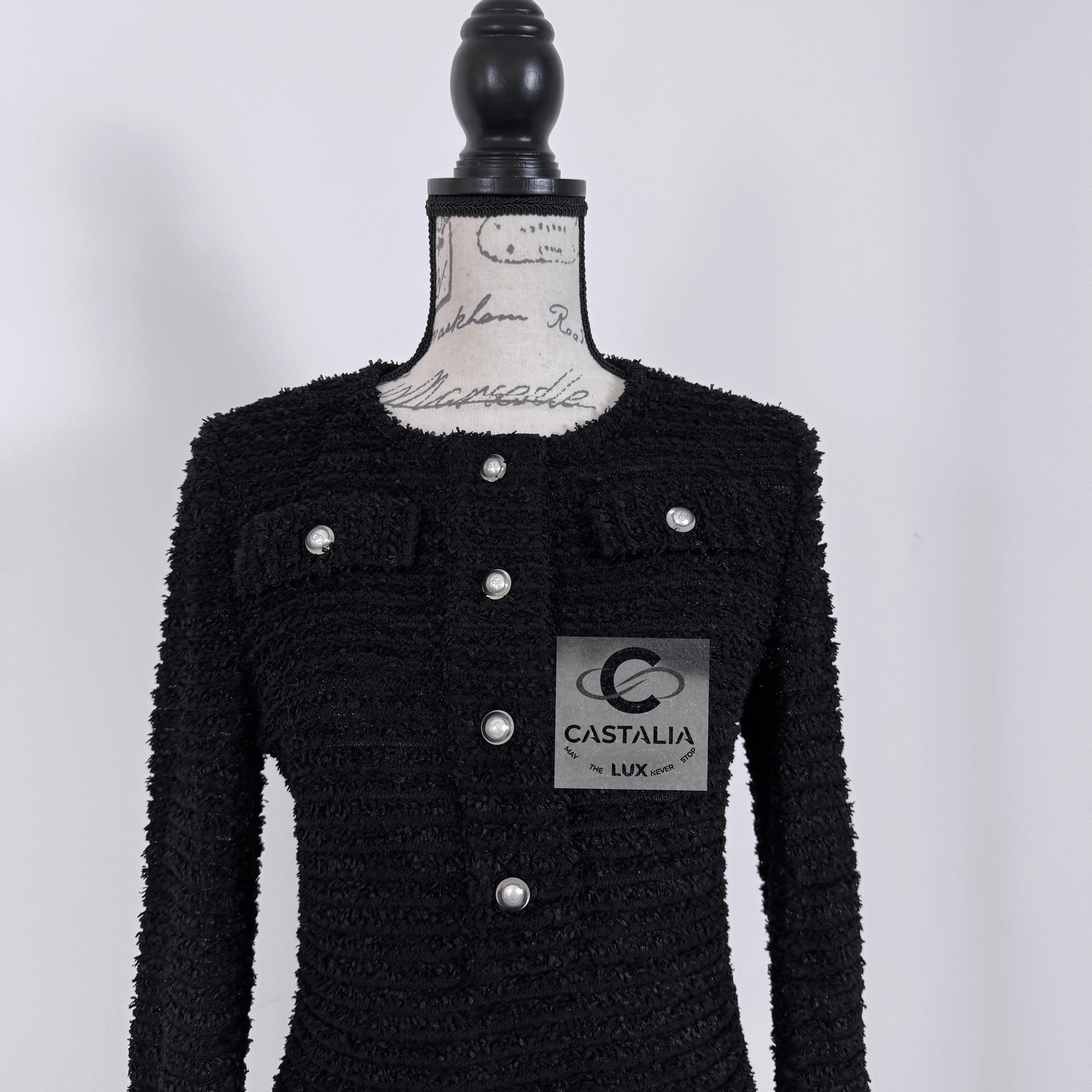 Women's or Men's Chanel New CC Buttons Black Tweed Jumper 40 FR For Sale