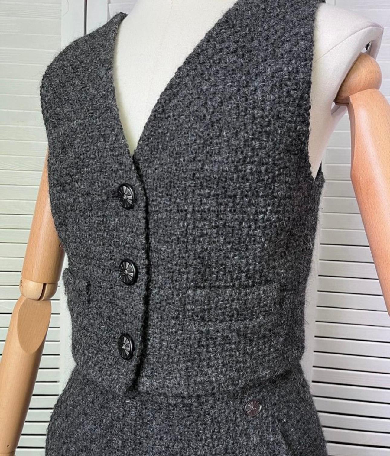 Chanel New CC Buttons Black Tweed Vest and Skirt Ensemble In New Condition For Sale In Dubai, AE