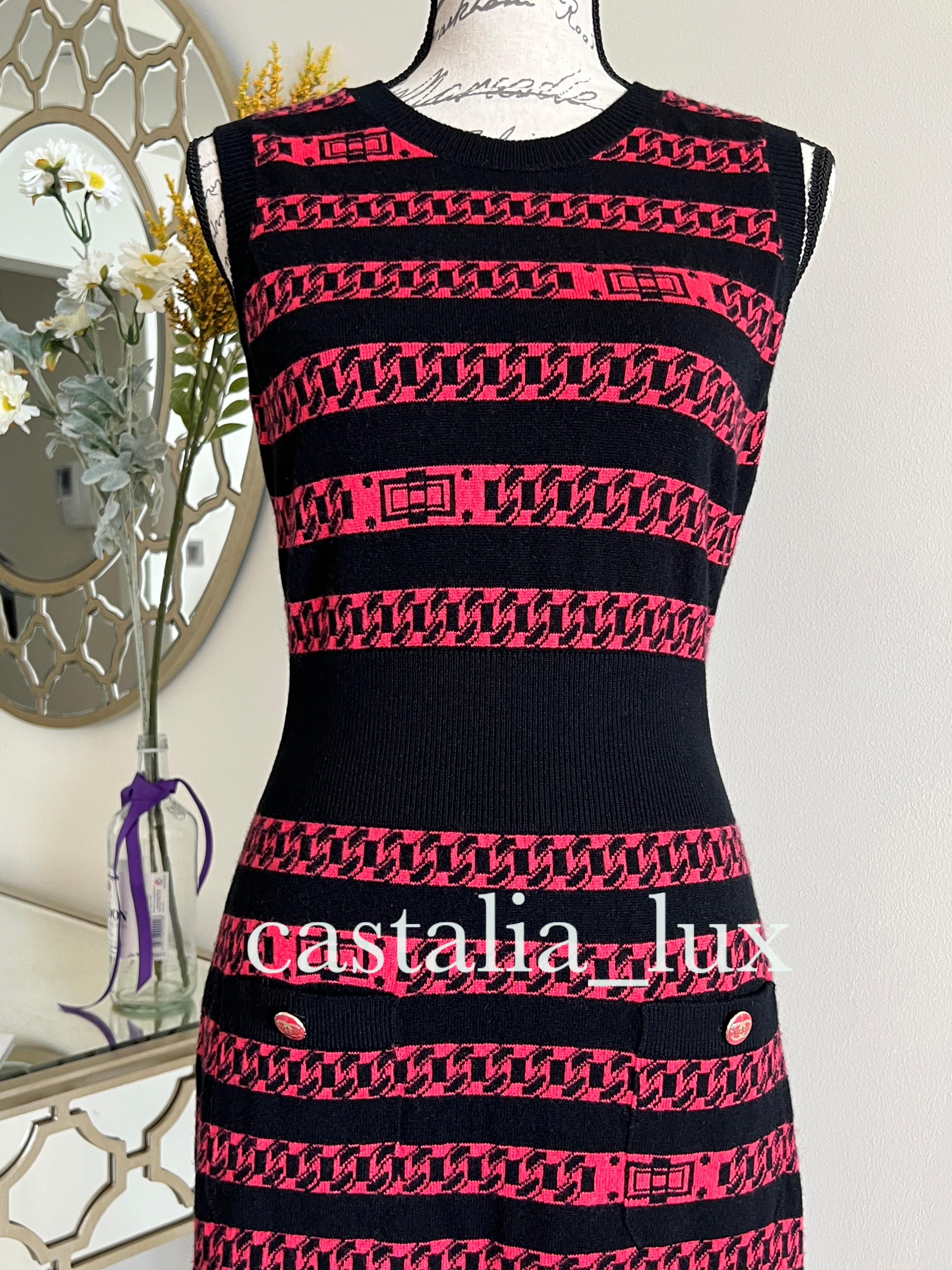 Chanel New CC Knöpfe Kette Link Muster Kaschmirkleid Damen im Angebot