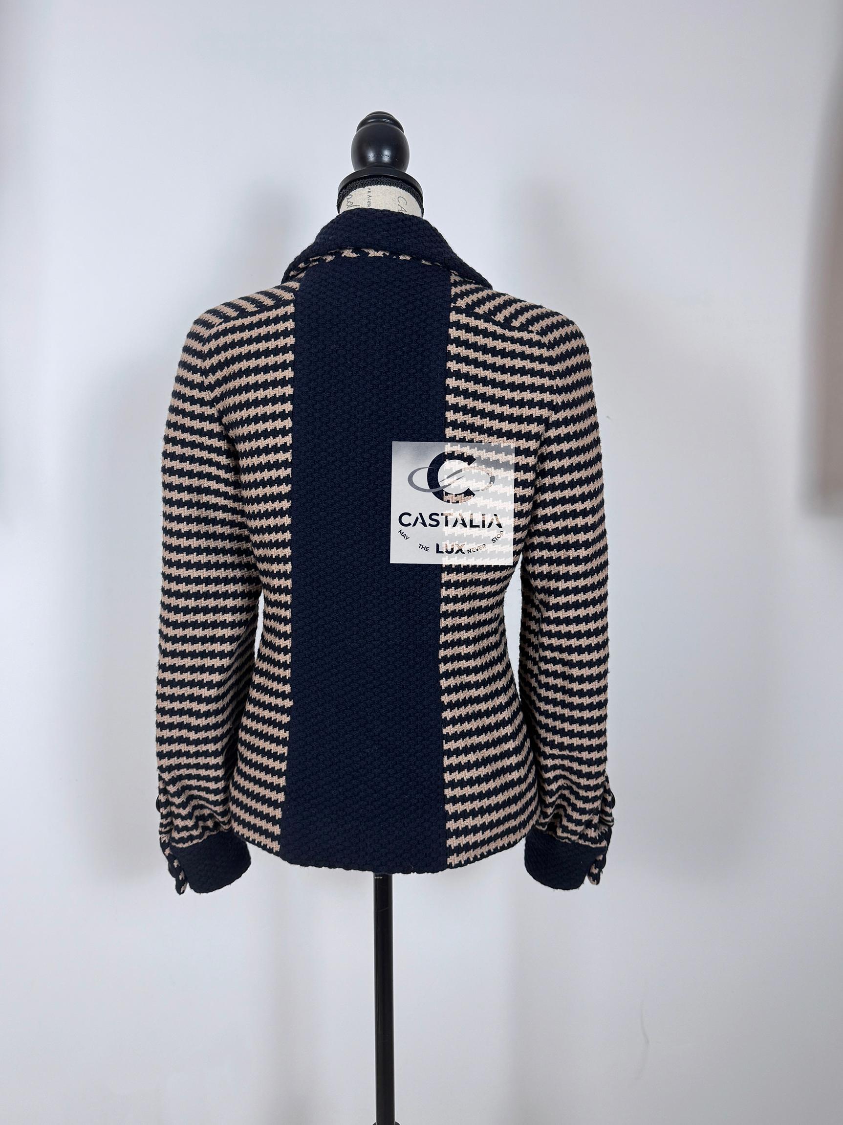 Chanel New CC Buttons Houndstooth Tweed Jacket 40 FR in vendita 5