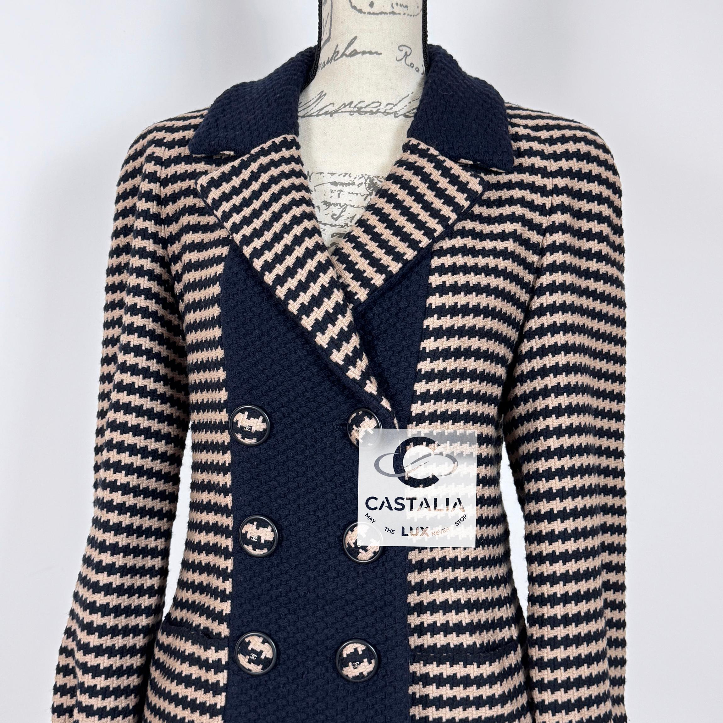 Nero Chanel New CC Buttons Houndstooth Tweed Jacket 40 FR in vendita