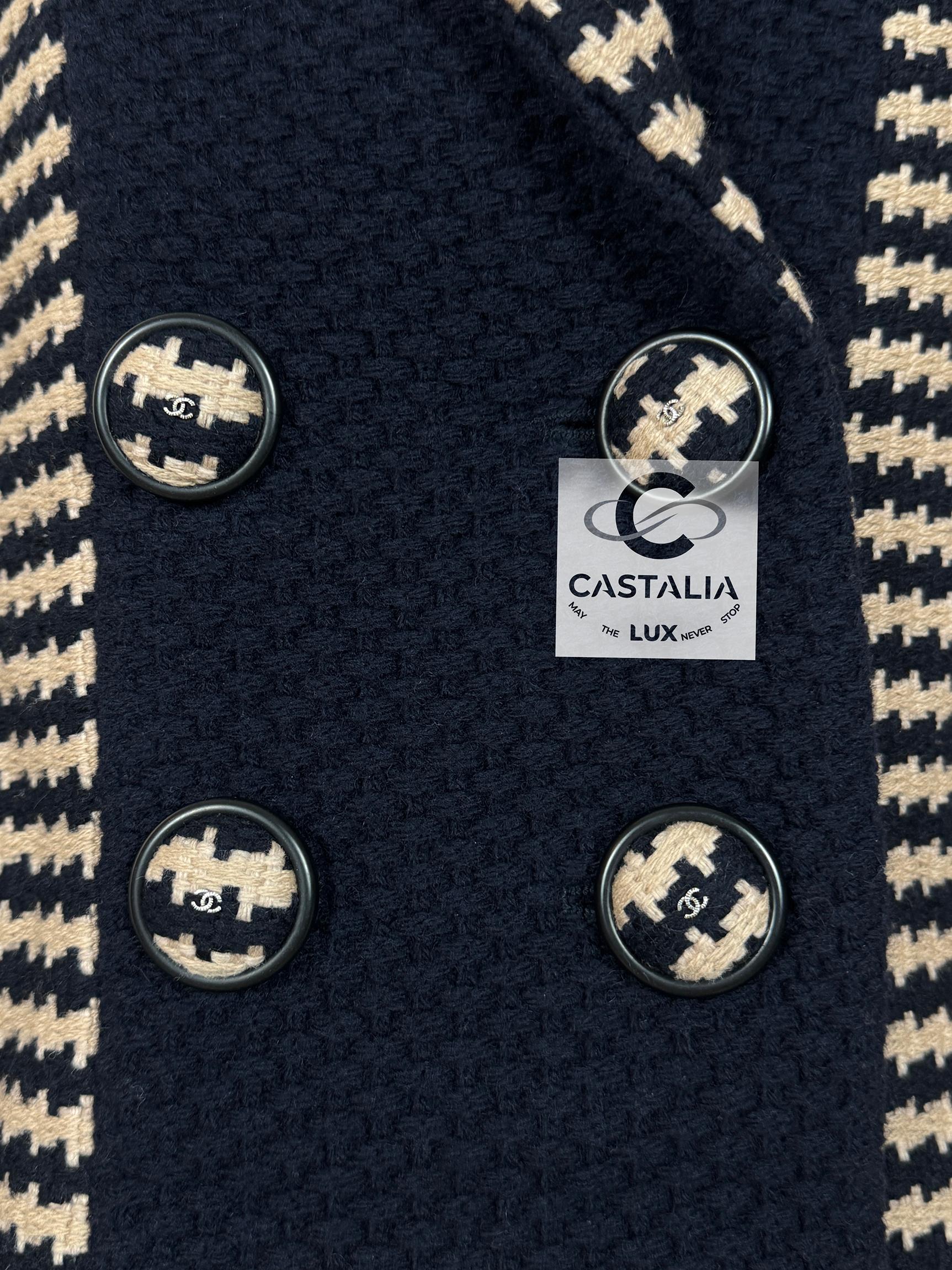 da uomo o donna Chanel New CC Buttons Houndstooth Tweed Jacket 40 FR in vendita