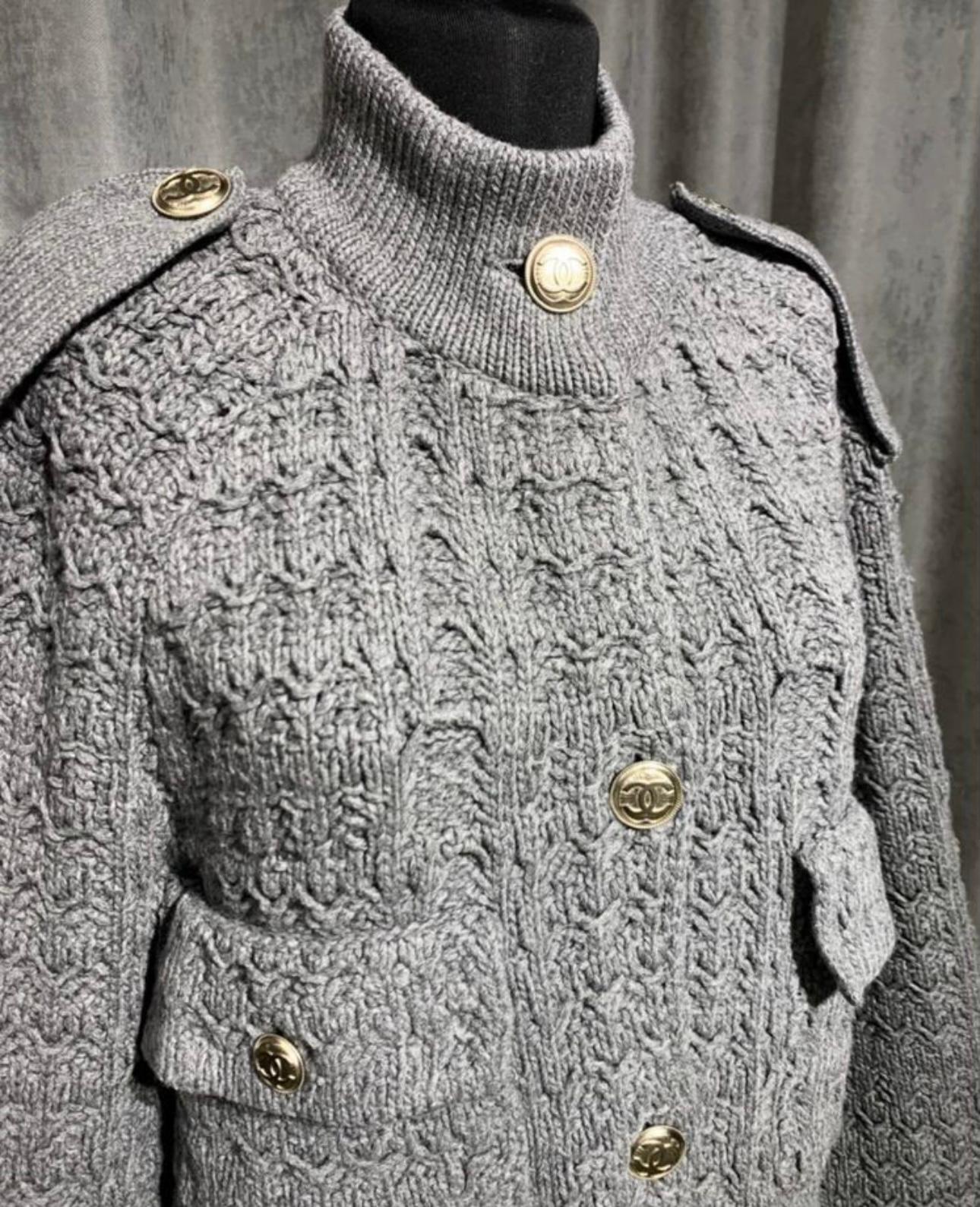 New Chanel oversized chunky knit coat in a noble blueish grey colour shade.
Boutique price ca. 7,620$
- CC logo buttons 
Size mark 34 FR. Never worn.