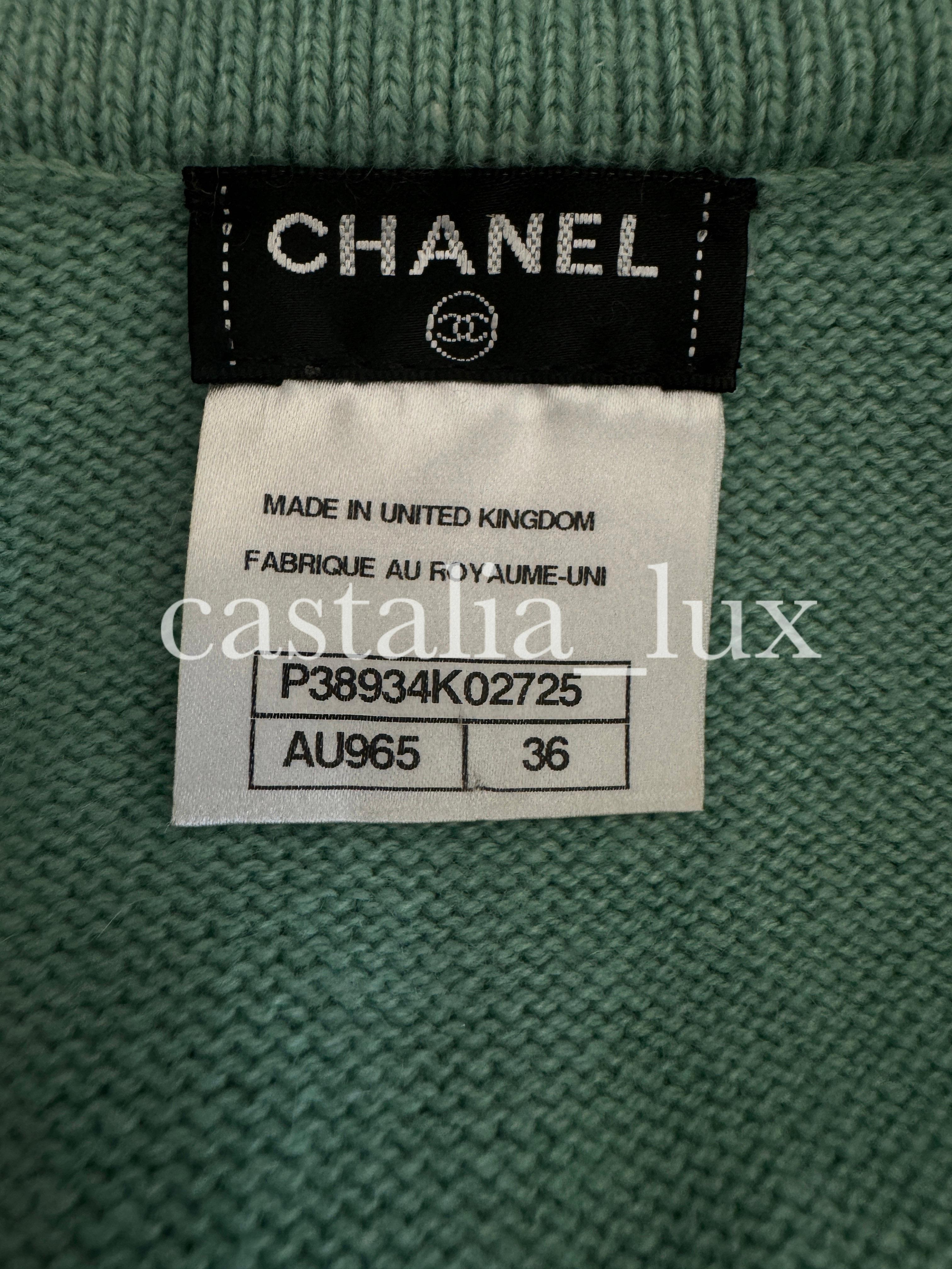Chanel New CC Buttons Turquoise Veste en cachemire en vente 6