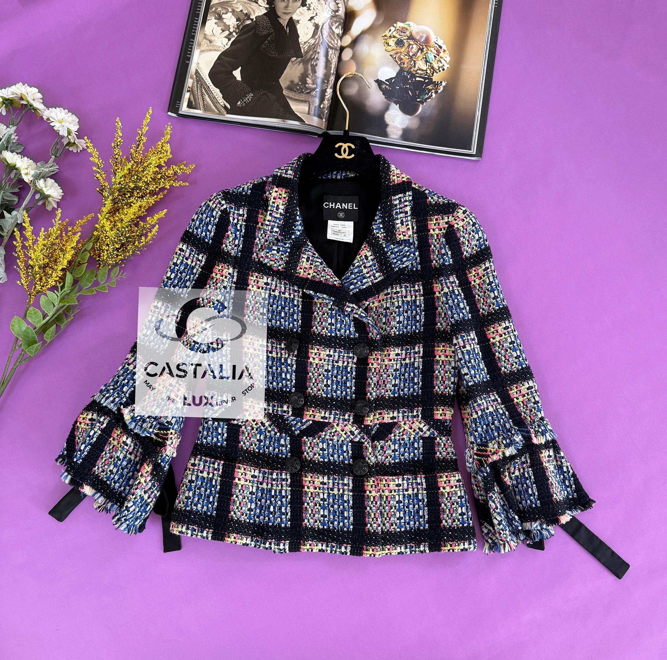 Black Chanel New CC Camellias Buttons Tweed Jacket with Bows 36 FR For Sale