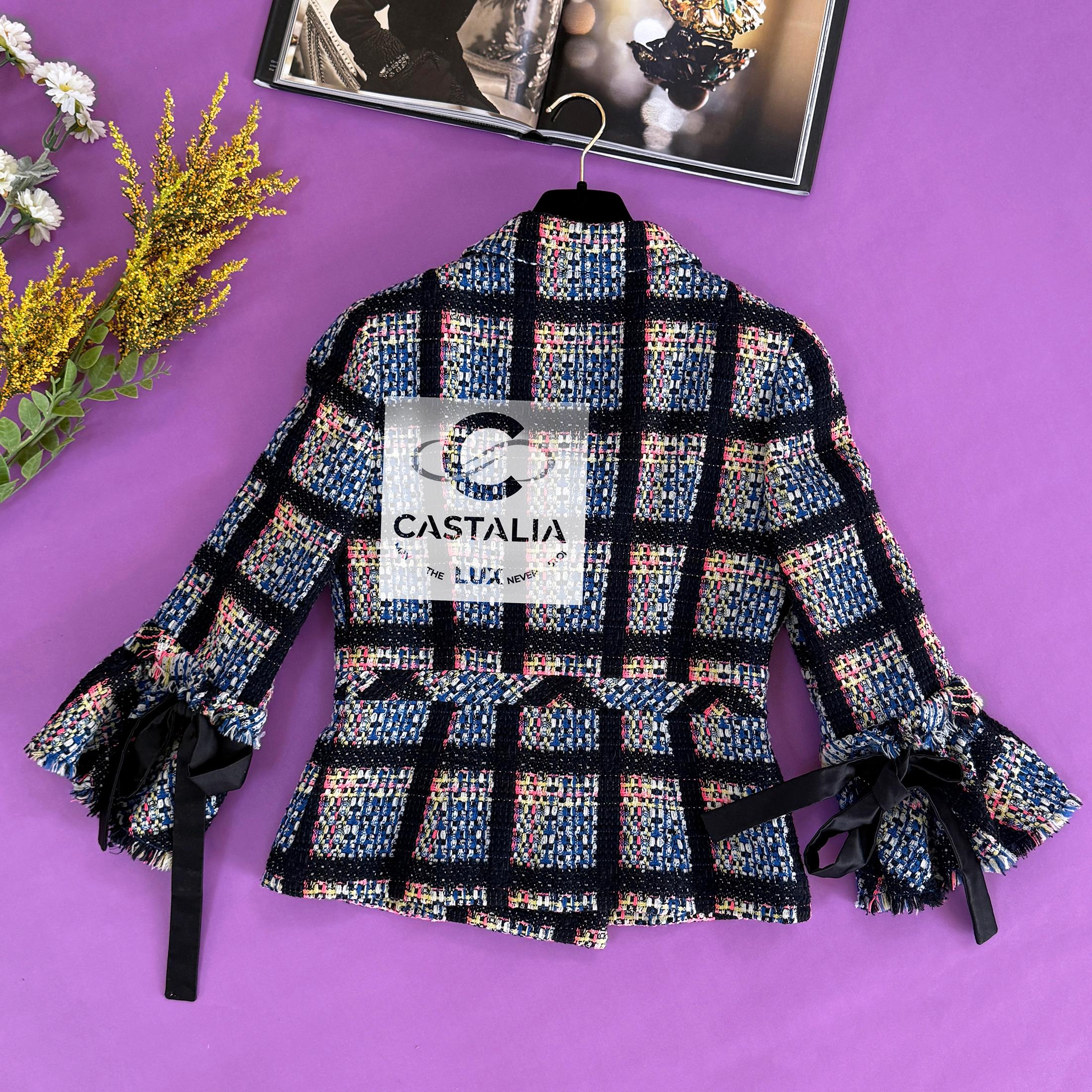 Chanel New CC Camellias Buttons Tweed Jacket with Bows 36 FR For Sale 4