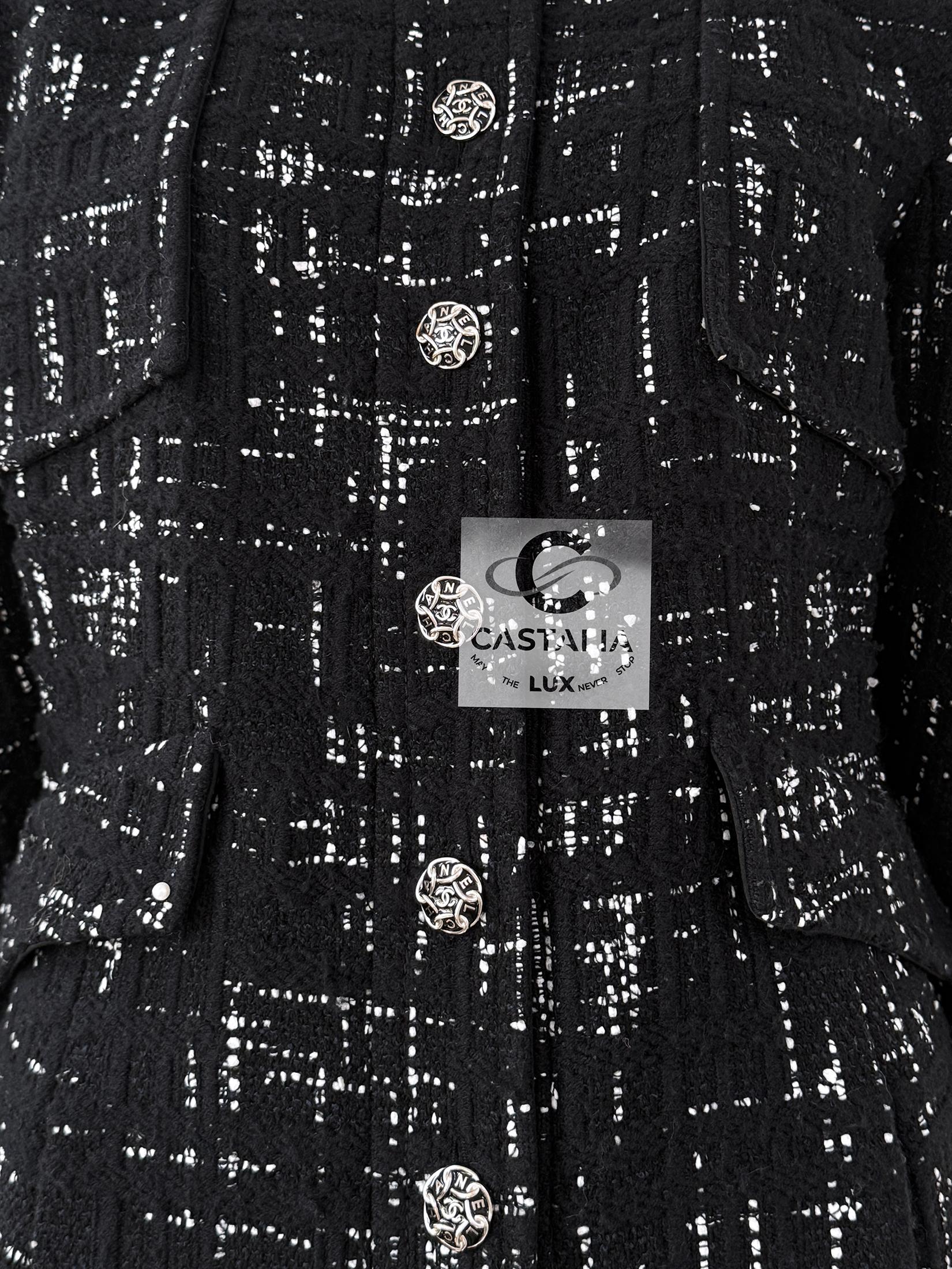 Chanel Nuevo CC Botones de eslabón de cadena Chaqueta de tweed negro 46 FR en Nuevo estado para la venta en Dubai, AE