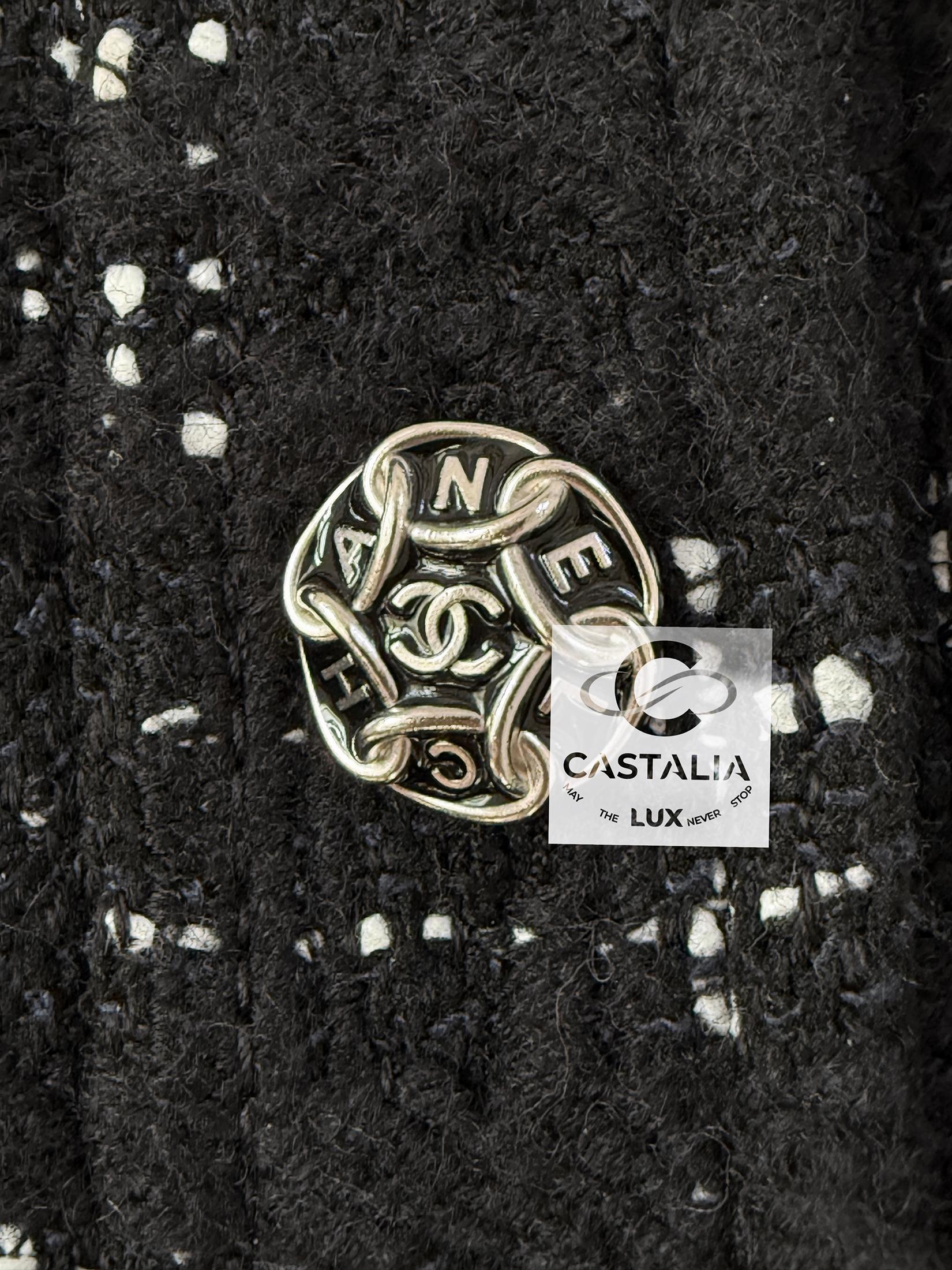 Chanel Nuevo CC Botones de eslabón de cadena Chaqueta de tweed negro 46 FR en venta 3