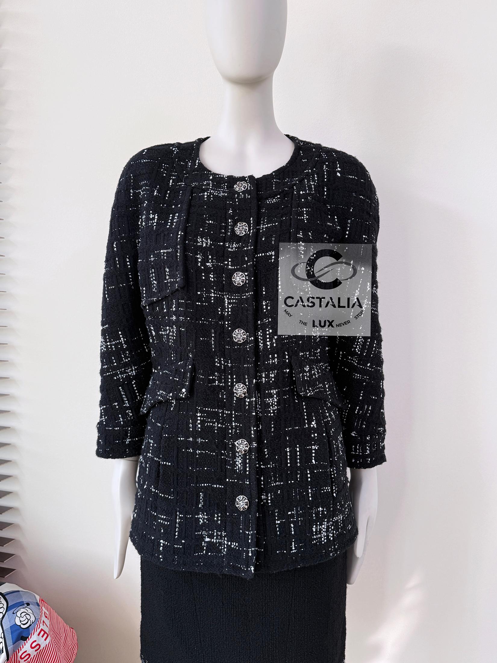 Chanel Nuevo CC Botones de eslabón de cadena Chaqueta de tweed negro 46 FR en venta 4
