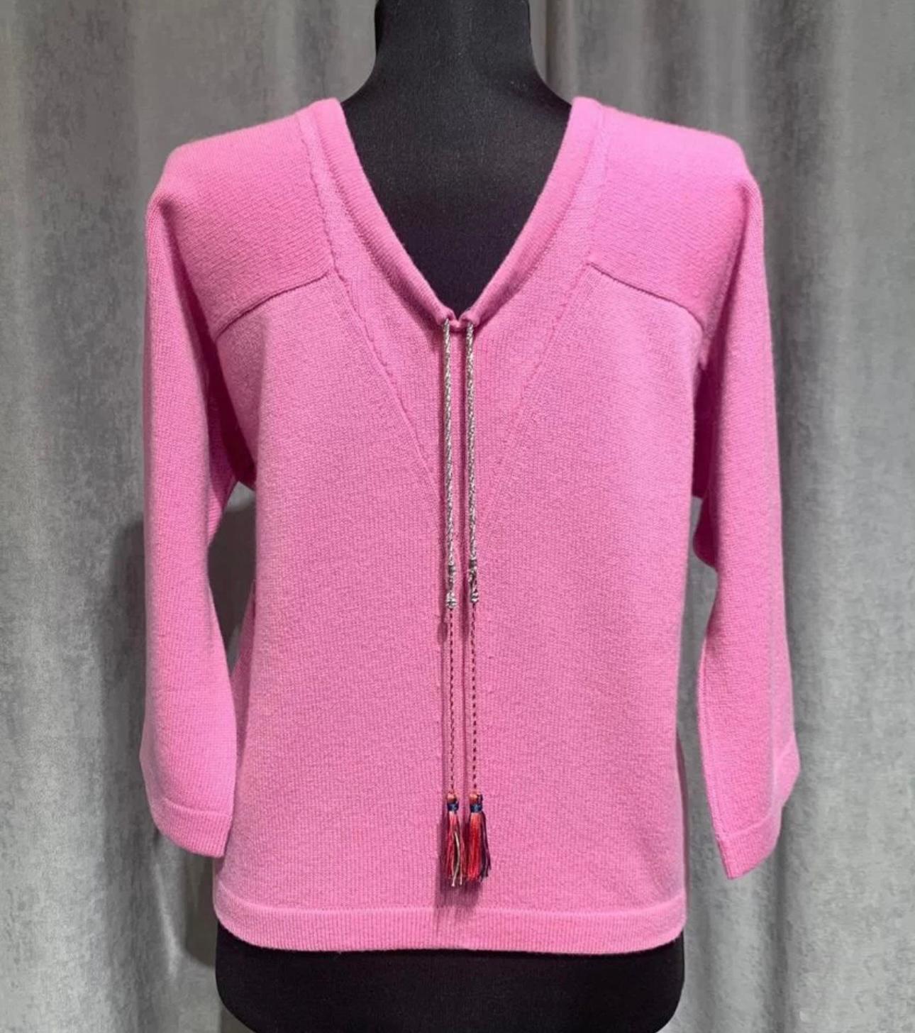 New Chanel bright pink cashmere jumper with CC logo chain link and tassels at back.
SIze mark 36 FR.