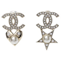 CHANEL NEW CC Crystal Faux Pearl Gold Star Heart Charm Stud Evening Earrings