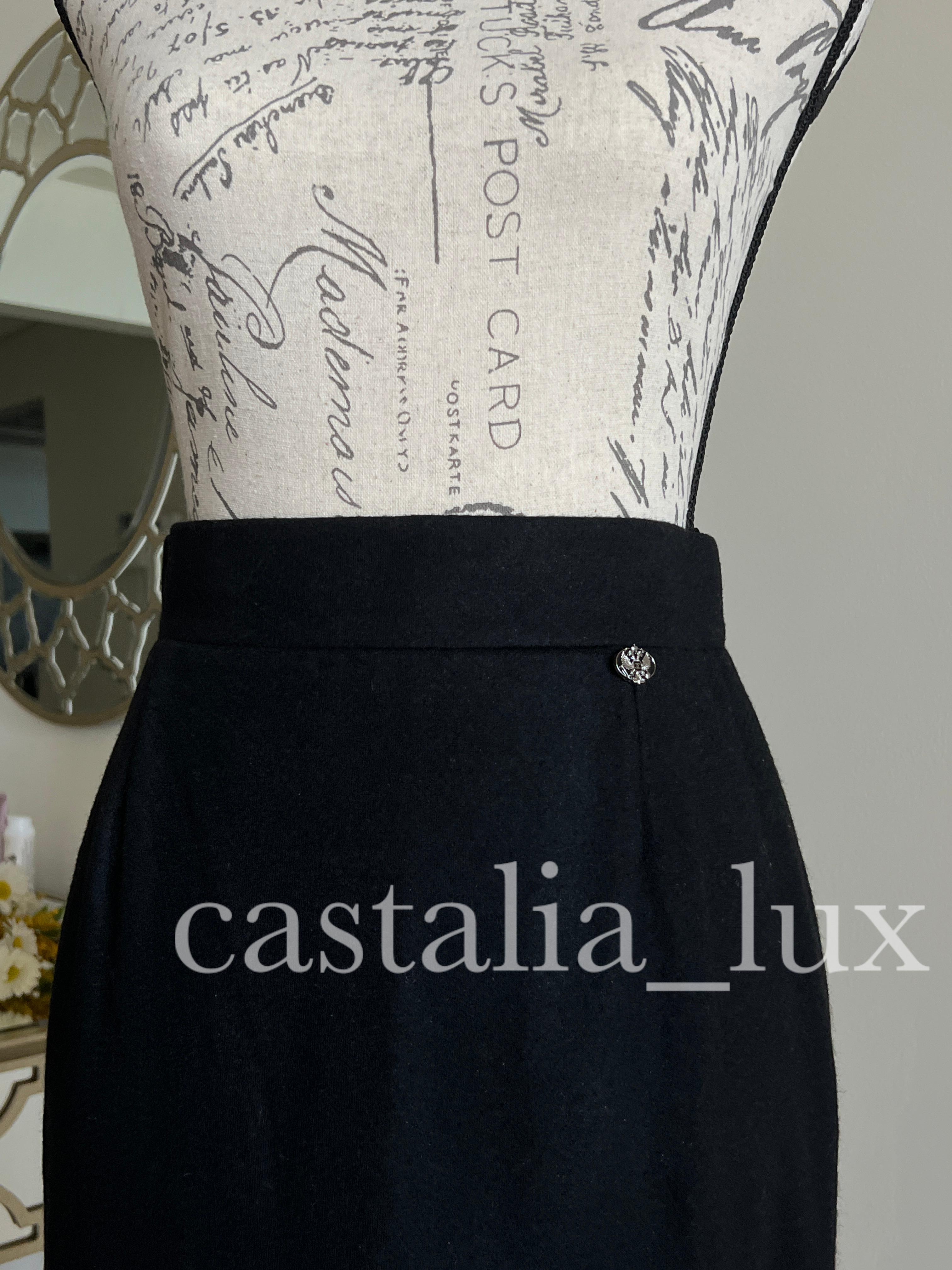 New Chanel black pencil skirt with CC logo Eagle charm at waist.
Fully lined with 100% silk. Size mark 38 fr. never worn.