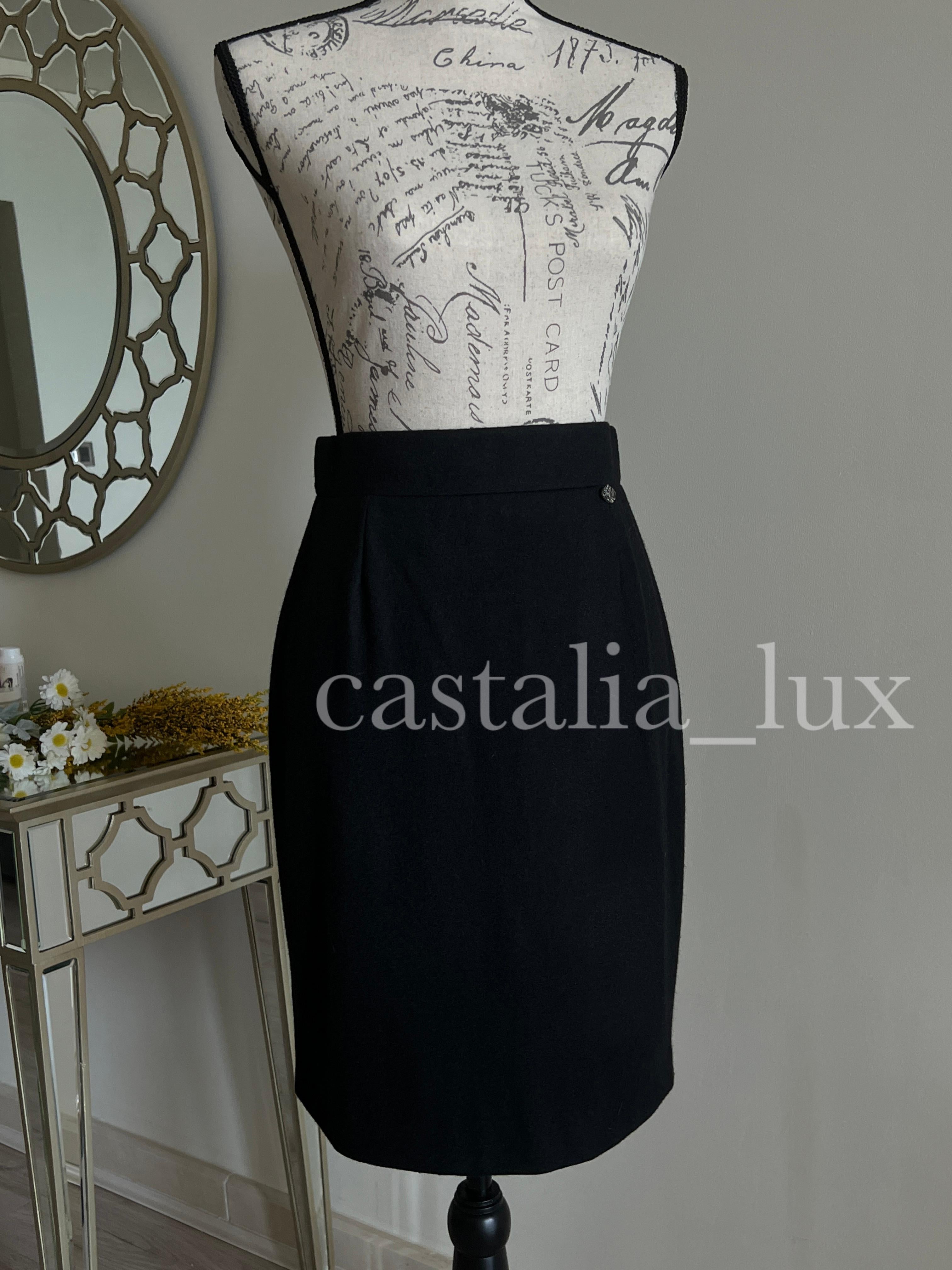 Chanel New CC Eagle Charm Black Pencil Skirt In New Condition For Sale In Dubai, AE