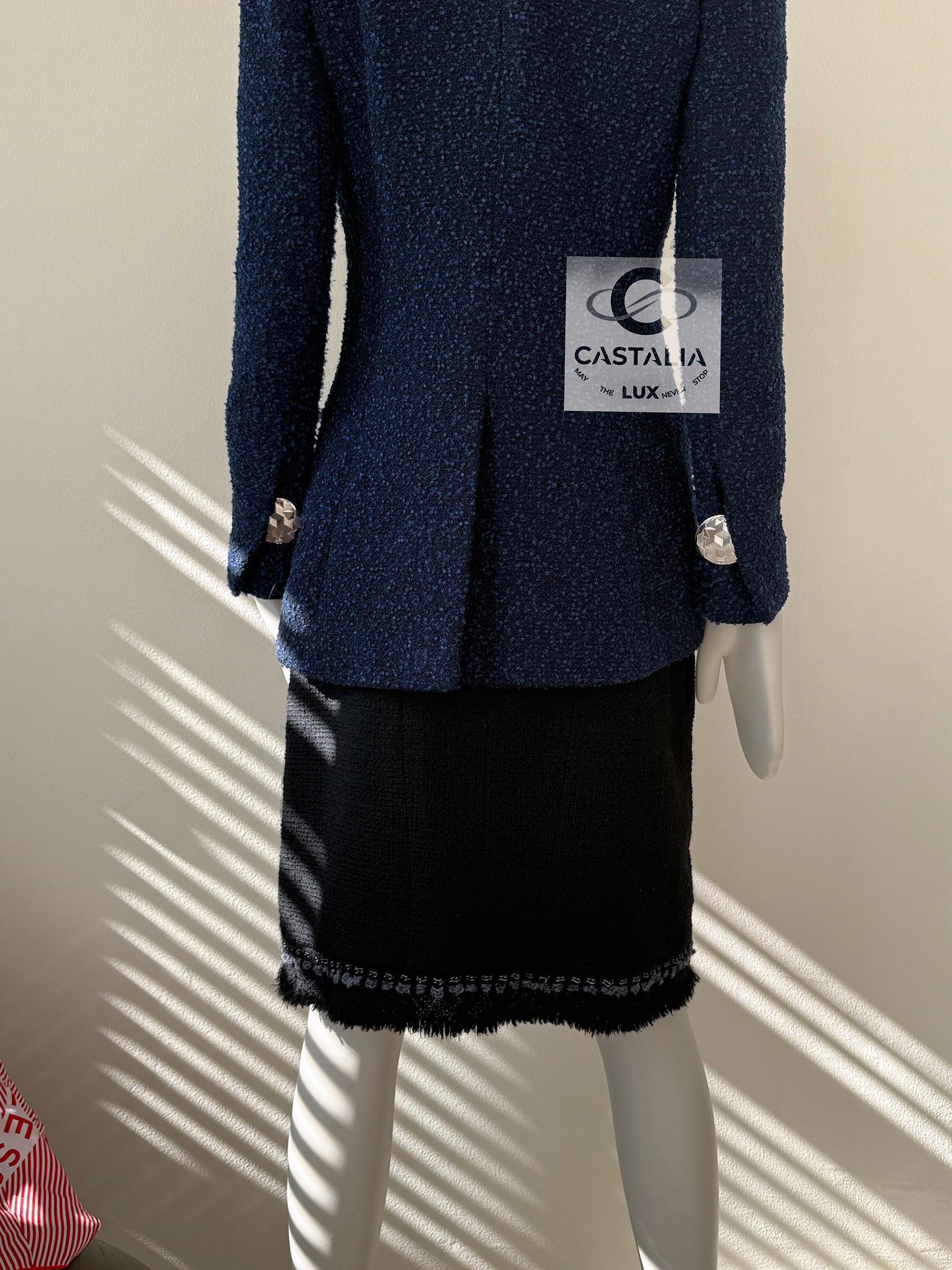 Chanel New CC Giant Buttons Navy Tweed Jacket 36 FR 6