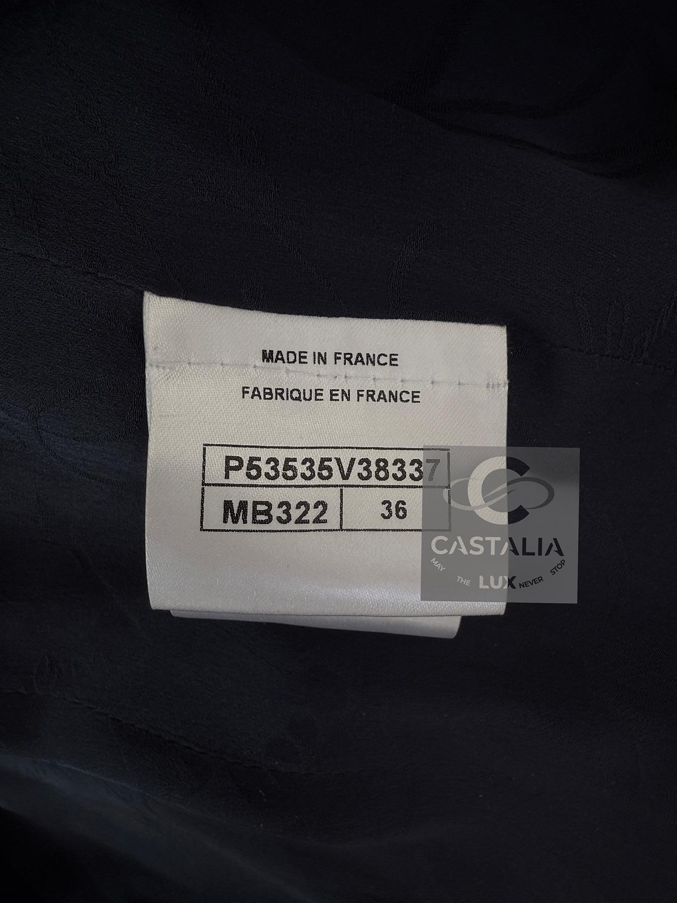Chanel New CC Botones Gigantes Chaqueta de tweed azul marino 36 FR en venta 8
