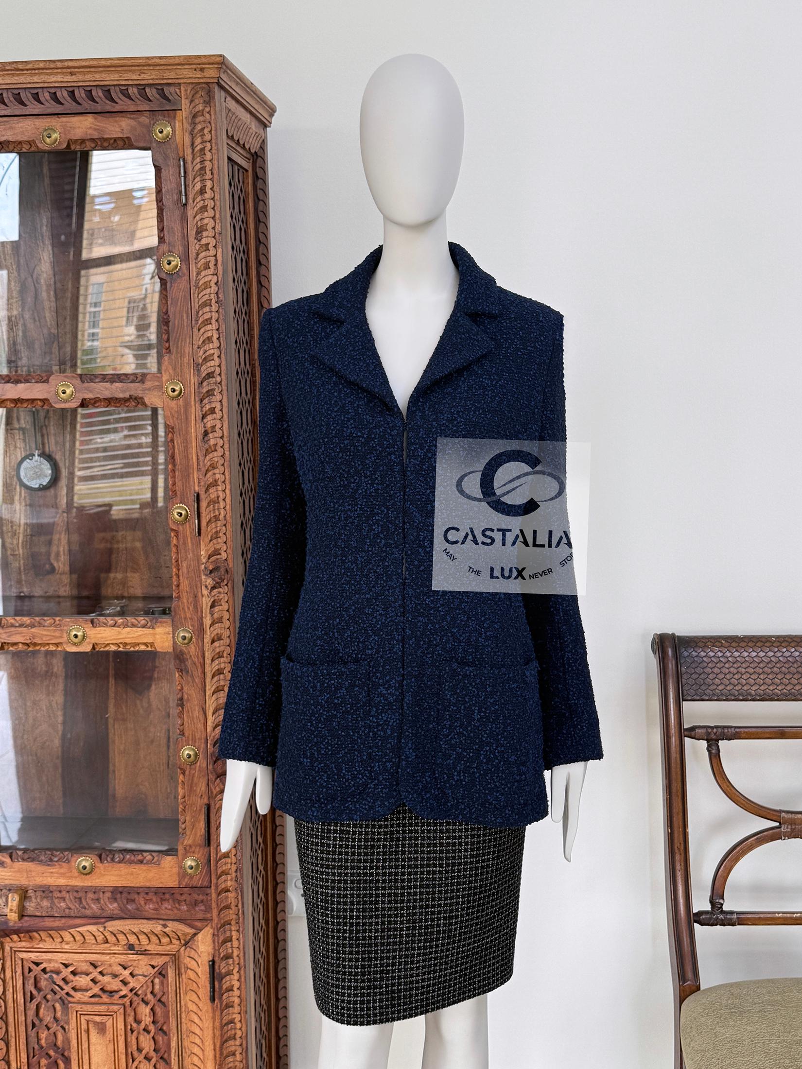 CHANEL New CC Giant Buttons Navy Tweed Jacket 38 FR en vente 5