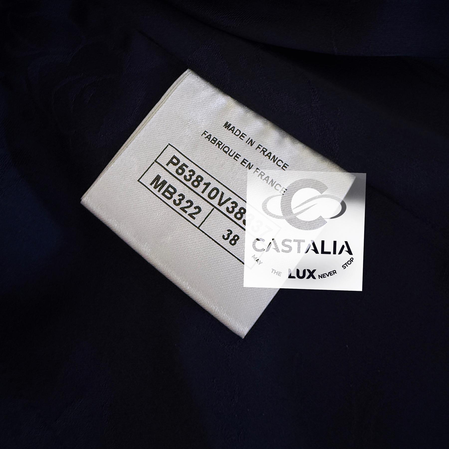 CHANEL New CC Giant Buttons Navy Tweed Jacket 38 FR en vente 8