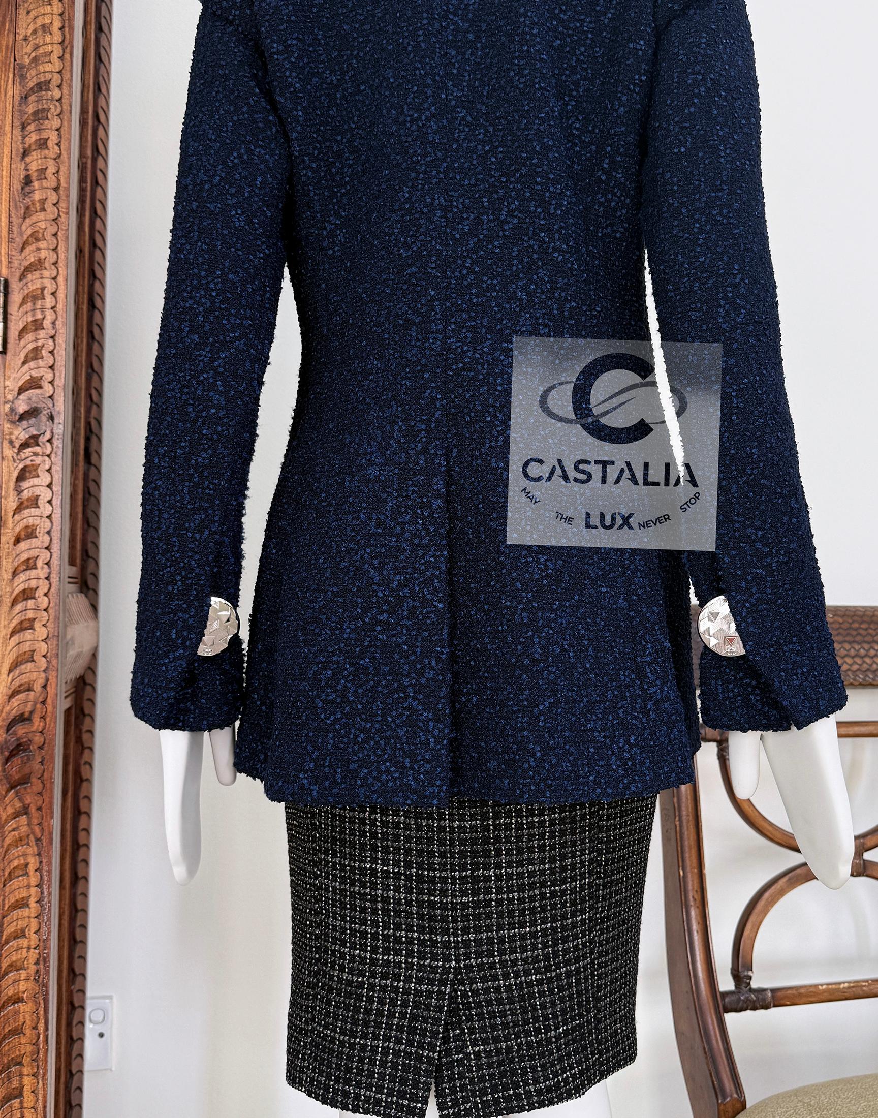 CHANEL New CC Giant Buttons Navy Tweed Jacket 38 FR en vente 3