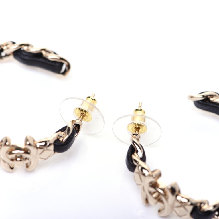 Chanel Black/Gold Round CC Logo Clip-On Earrings - Yoogi's Closet
