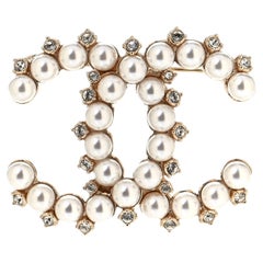 CHANEL NEW CC Gold Crystal Pearl Evening Pin Brooch in Box