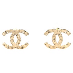 CHANEL NEW CC Gold Metal Hammered Evening Stud Earrings in Box
