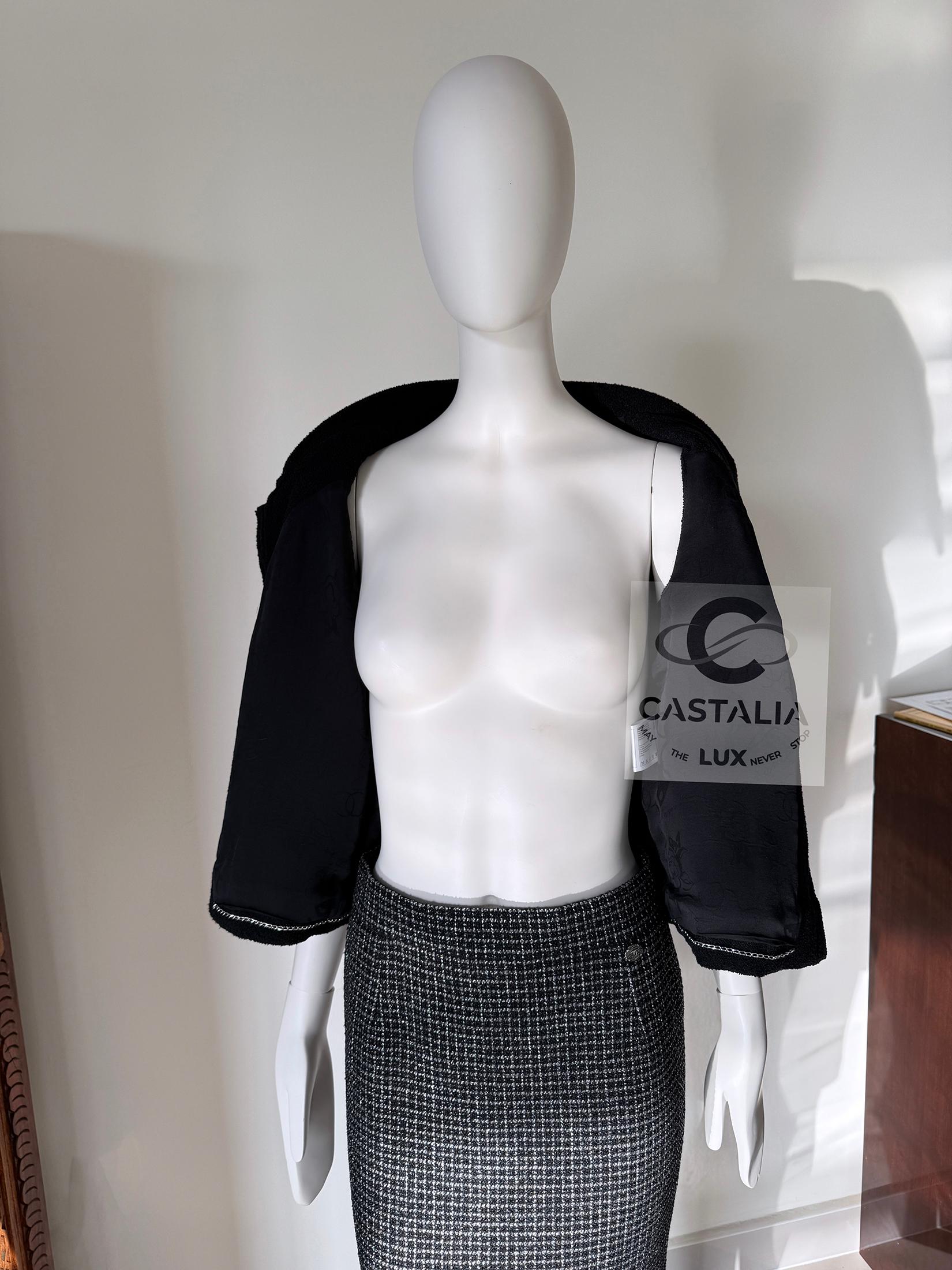 Chanel New CC Gripoix Buttons Black Tweed Cape Jacket 40 FR For Sale 10