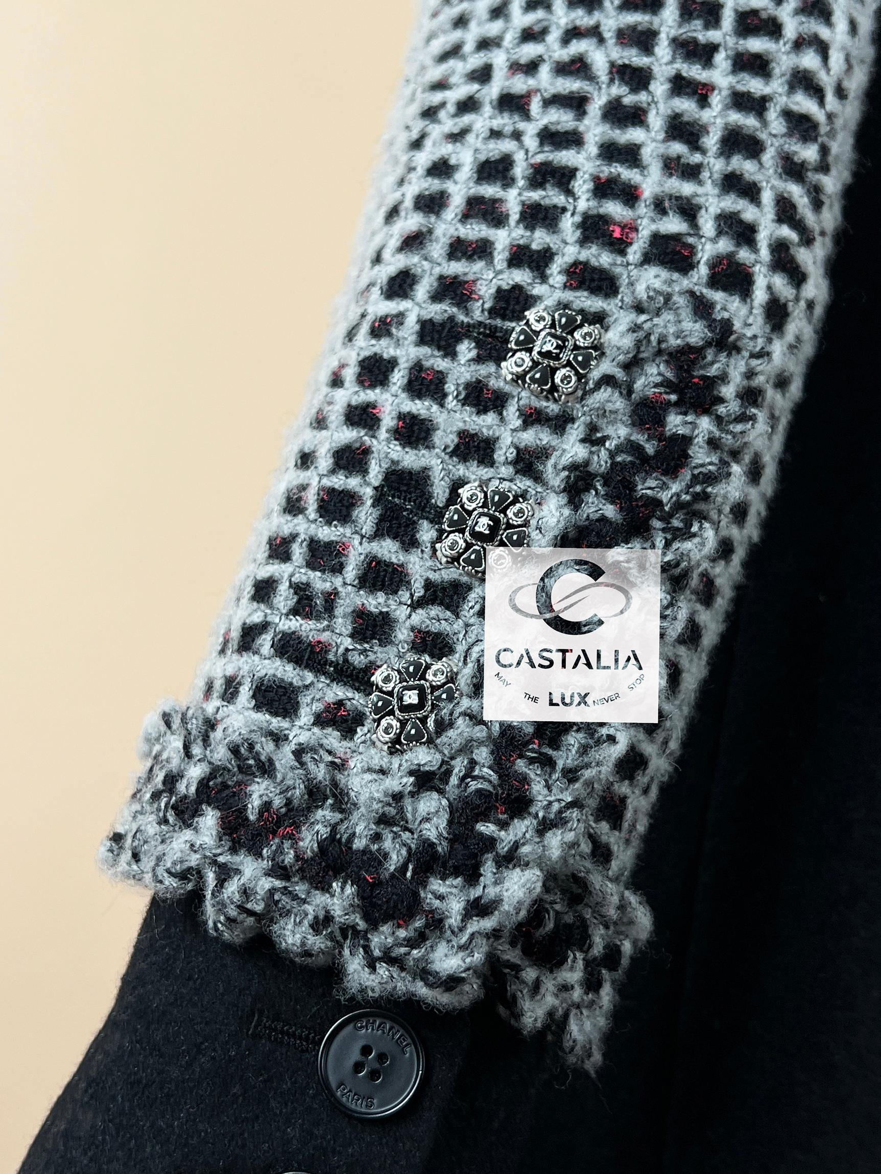 Chanel Neu CC Gripoix Buttons Schwarze Tweed-Jacke mit Knopfleisten 36 FR im Angebot 6