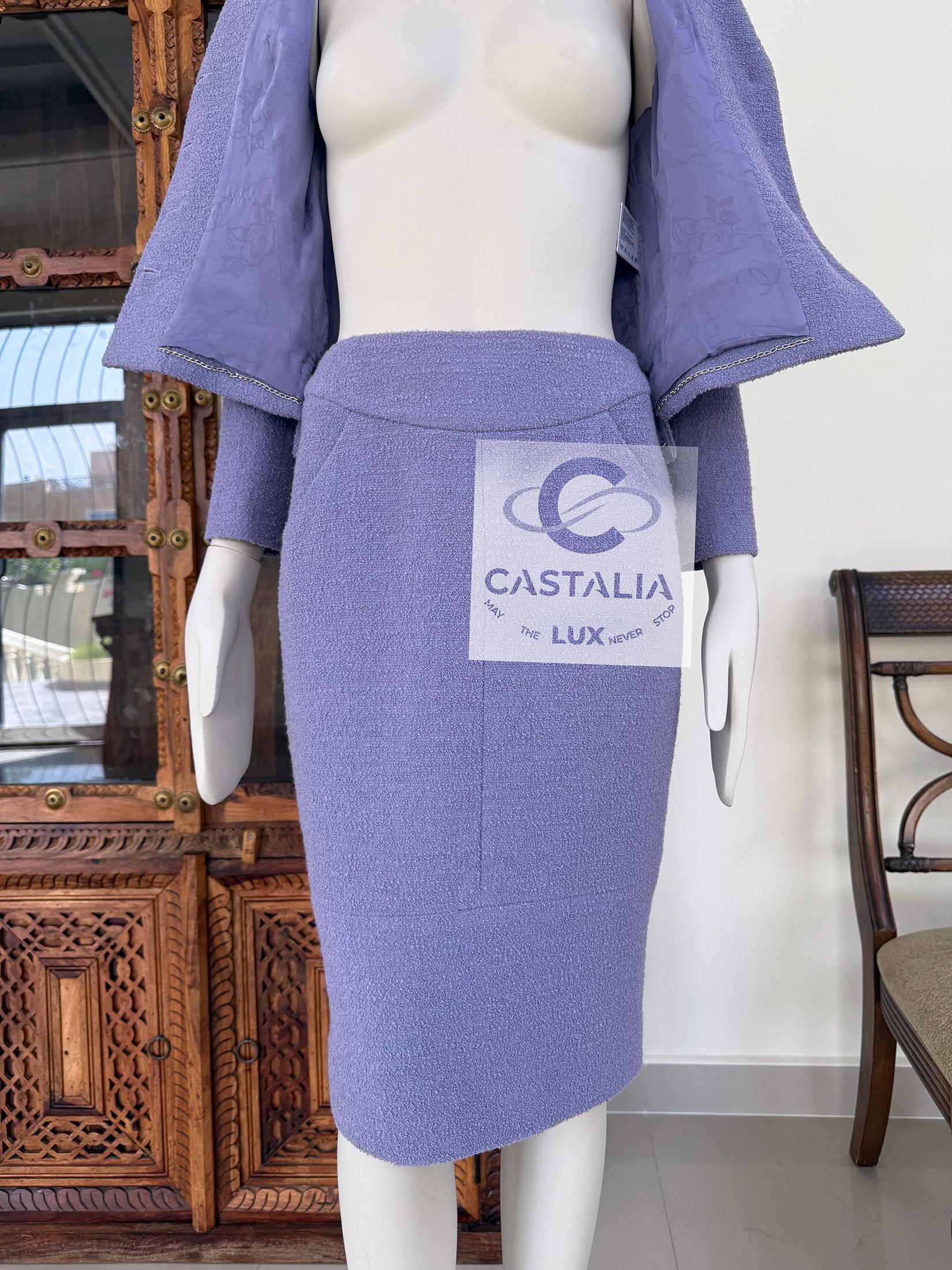 Conjunto Chanel New CC Gripoix Buttons Tweed Lavanda en venta 5