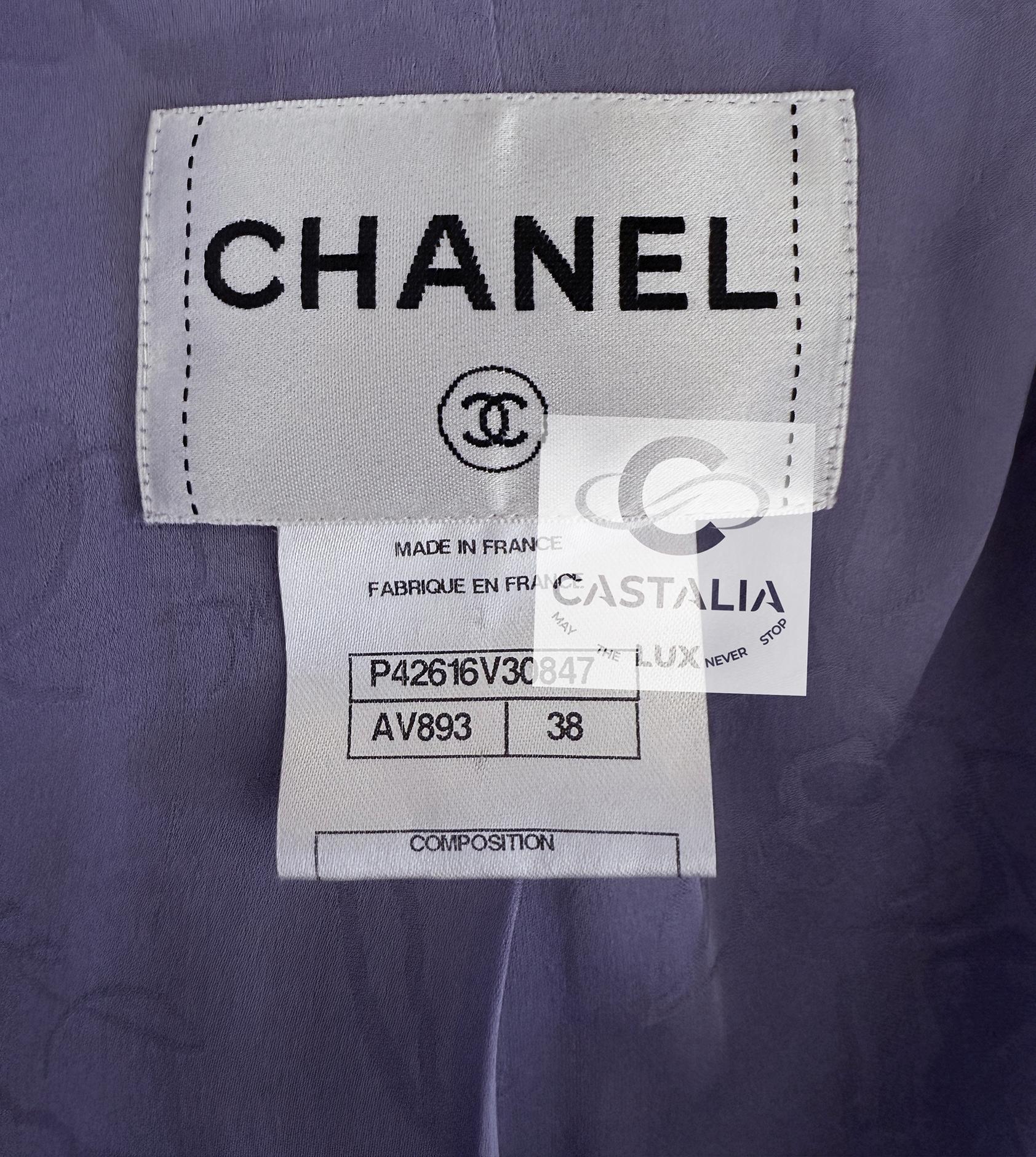 Conjunto Chanel New CC Gripoix Buttons Tweed Lavanda en venta 10
