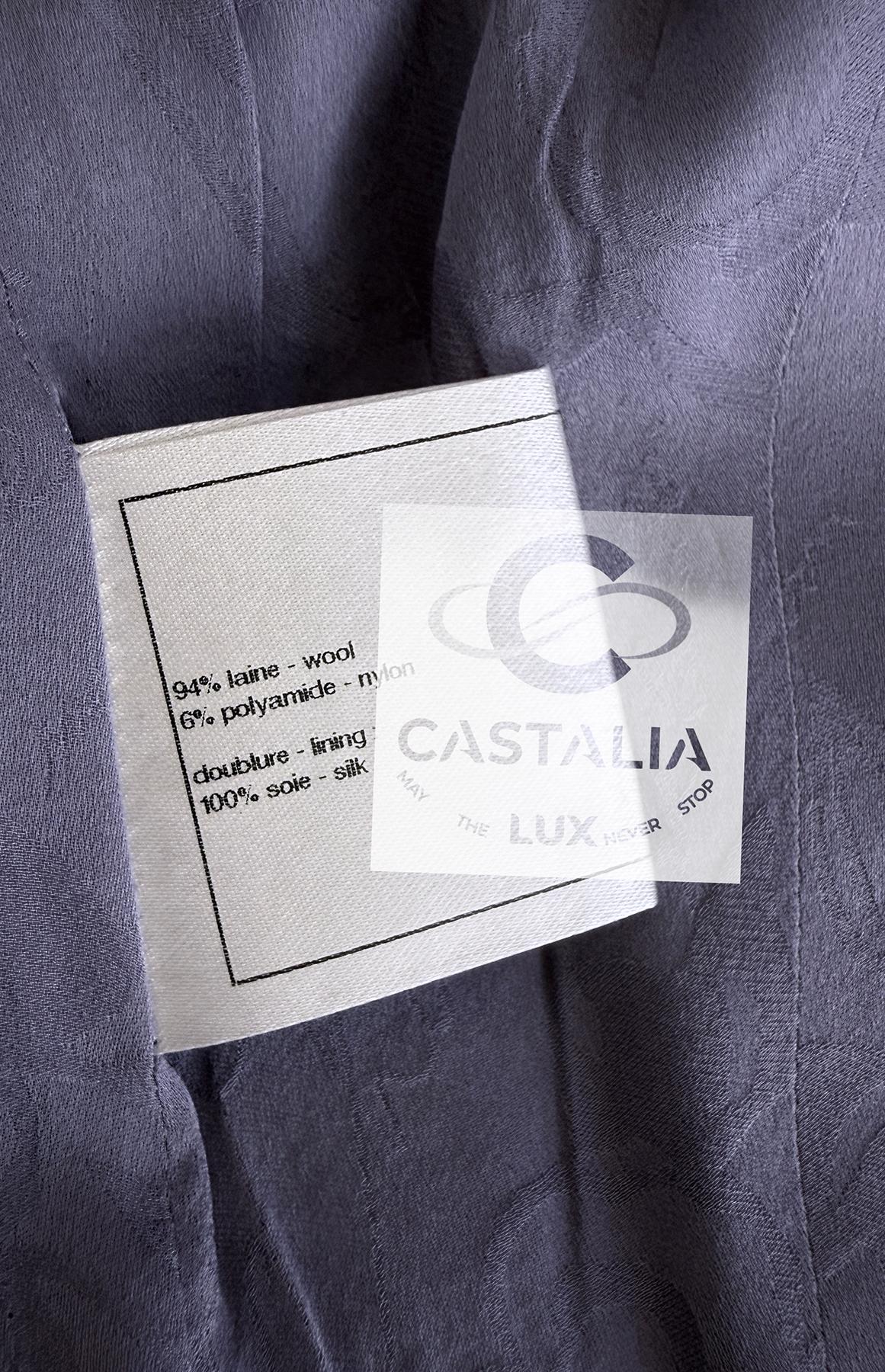 Conjunto Chanel New CC Gripoix Buttons Tweed Lavanda en venta 11