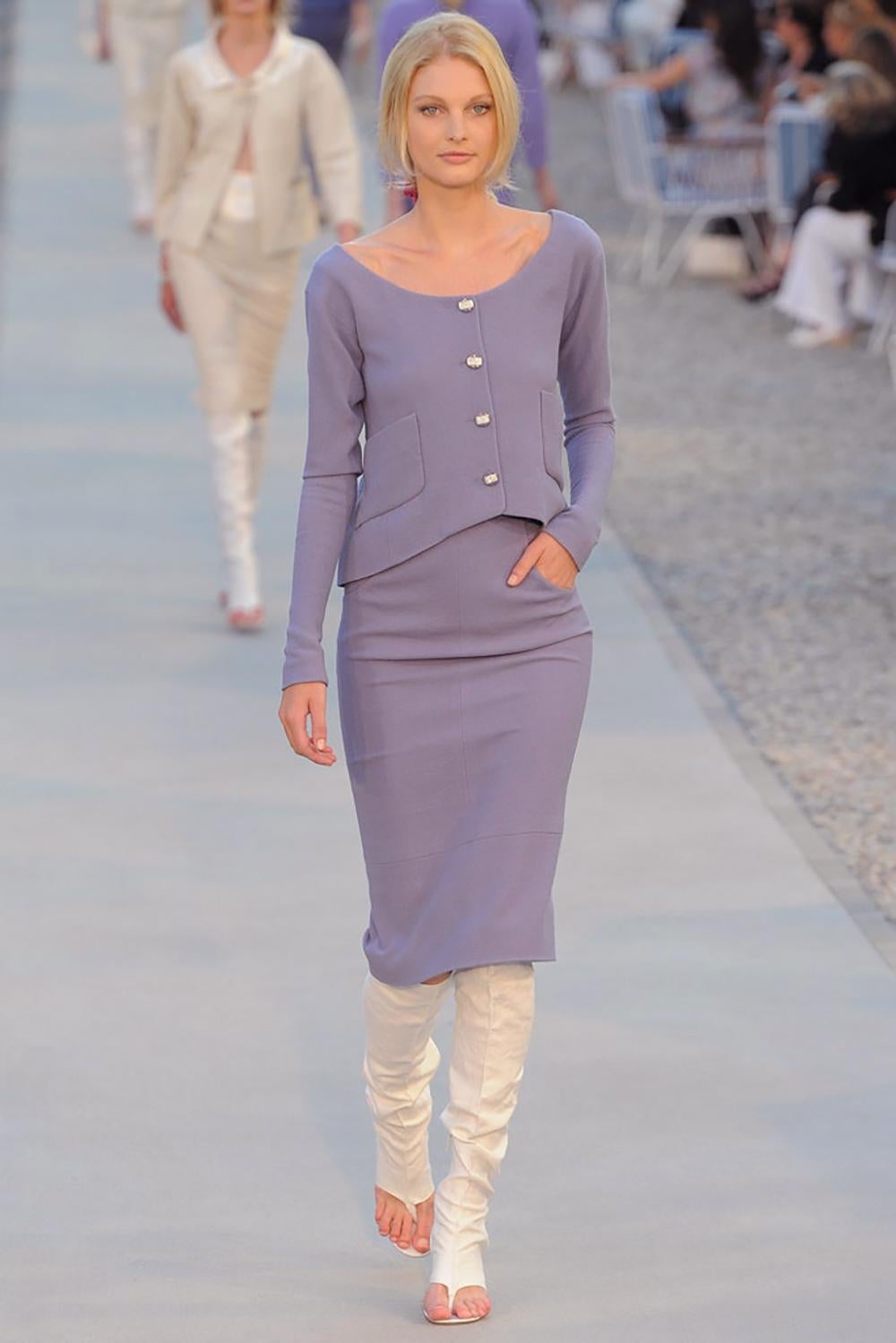 Conjunto Chanel New CC Gripoix Buttons Tweed Lavanda Púrpura en venta