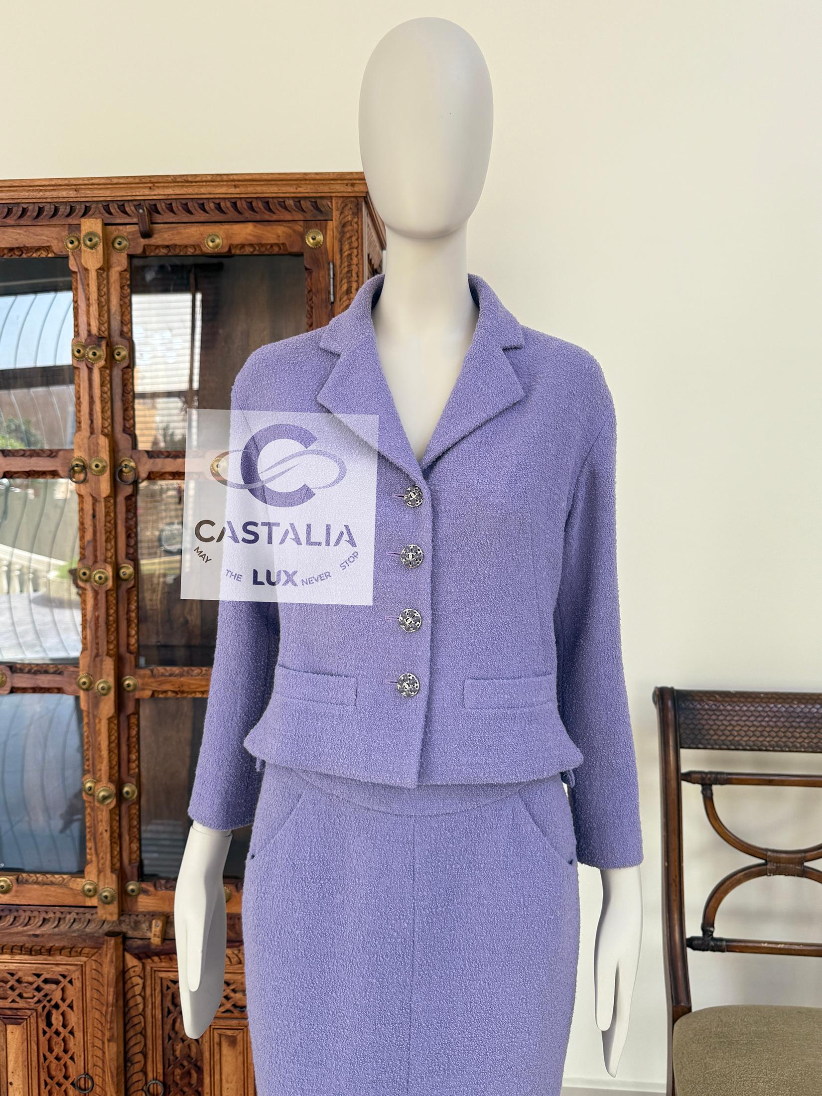 Femenino o masculino Conjunto Chanel New CC Gripoix Buttons Tweed Lavanda en venta