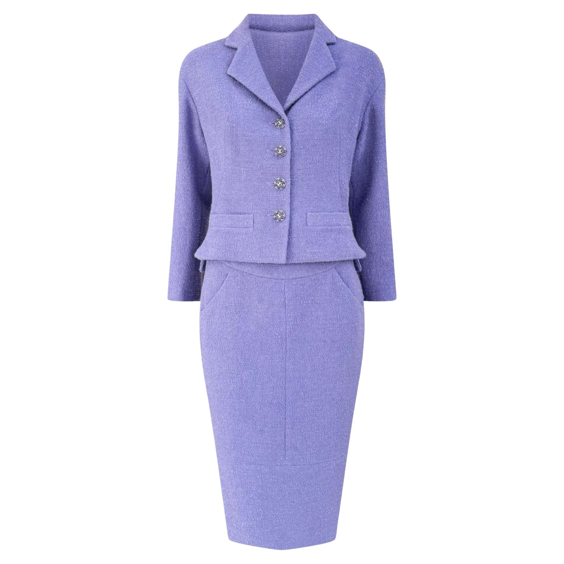 Conjunto Chanel New CC Gripoix Buttons Tweed Lavanda en venta