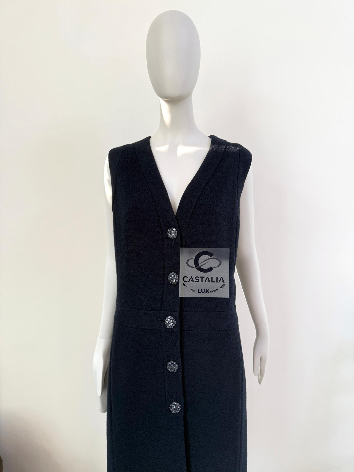 Chanel New CC Gripoix Buttons Tweed Dress 46 FR In New Condition For Sale In Dubai, AE